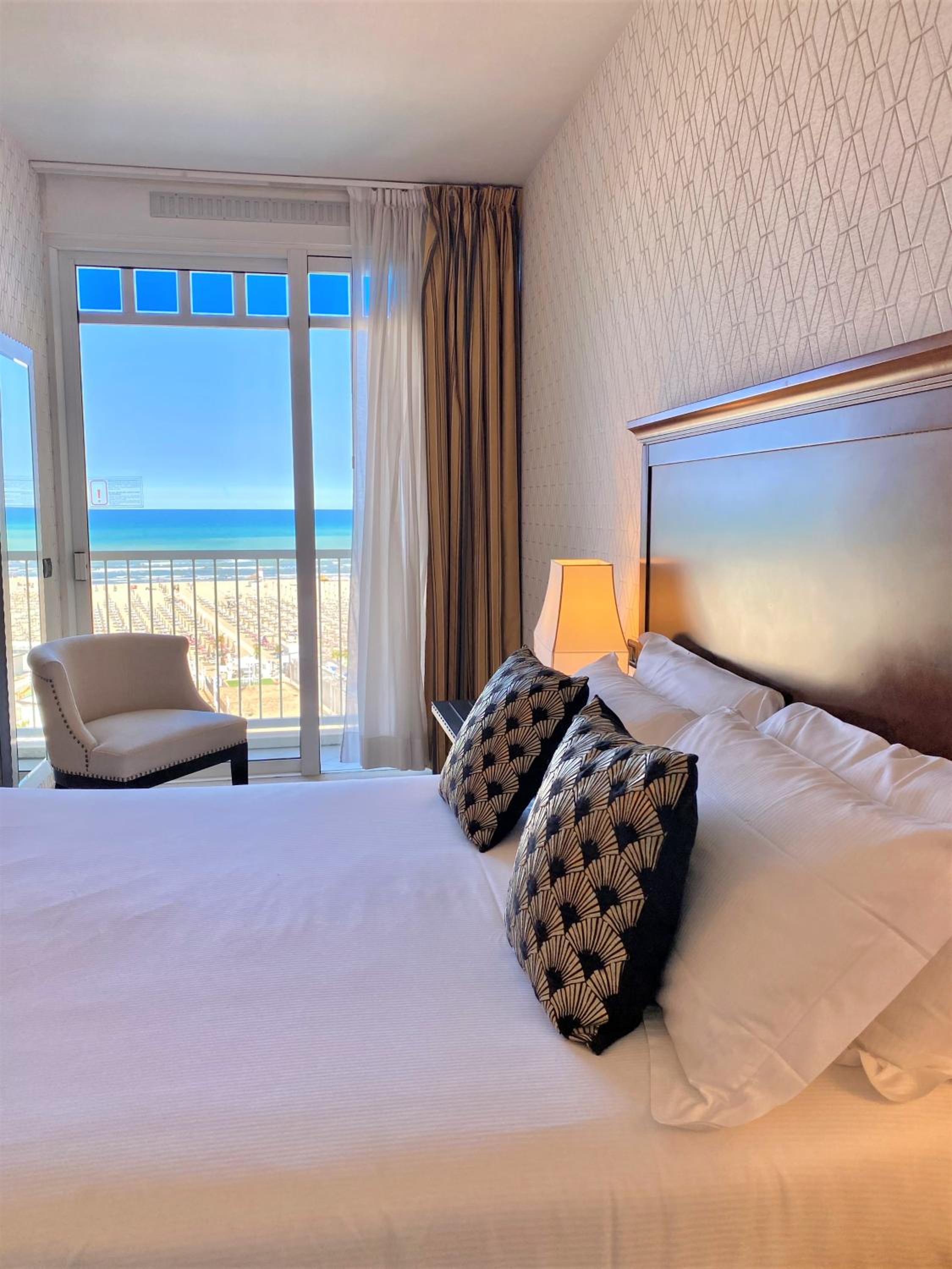 Classic Double Room with Sea View - Photo 3