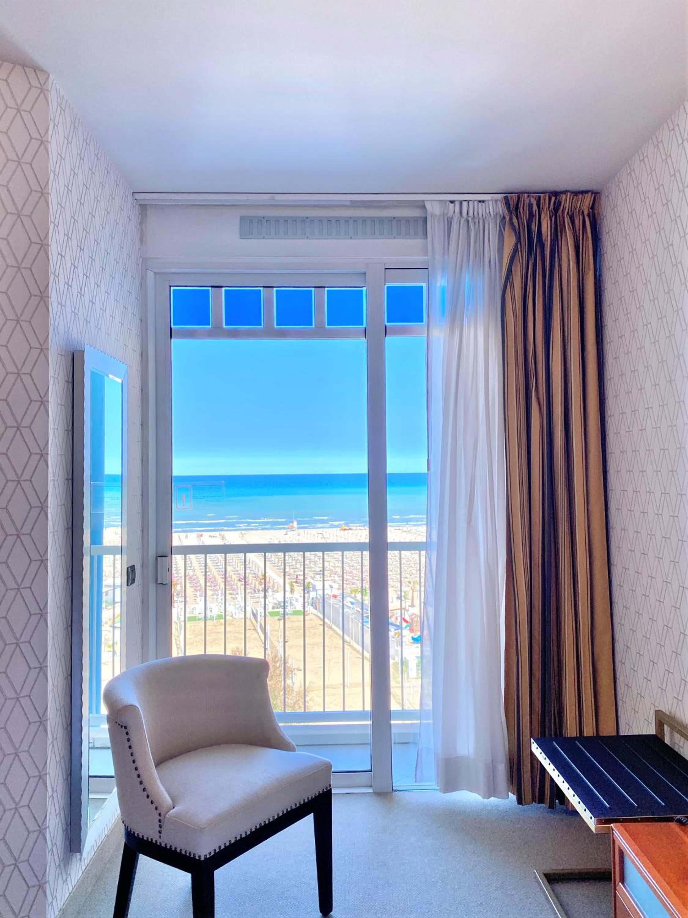 Classic Double Room with Sea View - Photo 4