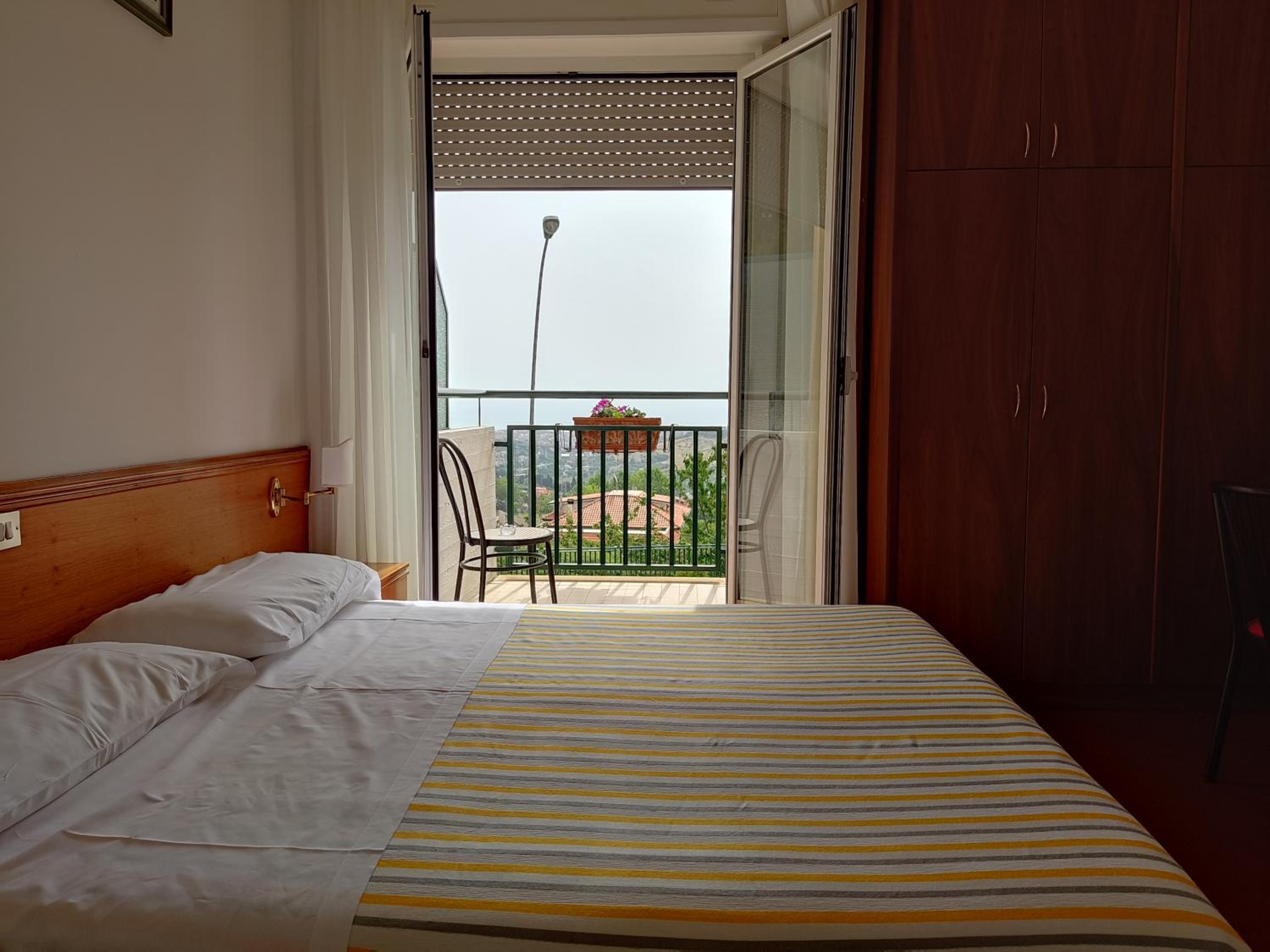 Double Room With Balcony And Sea View