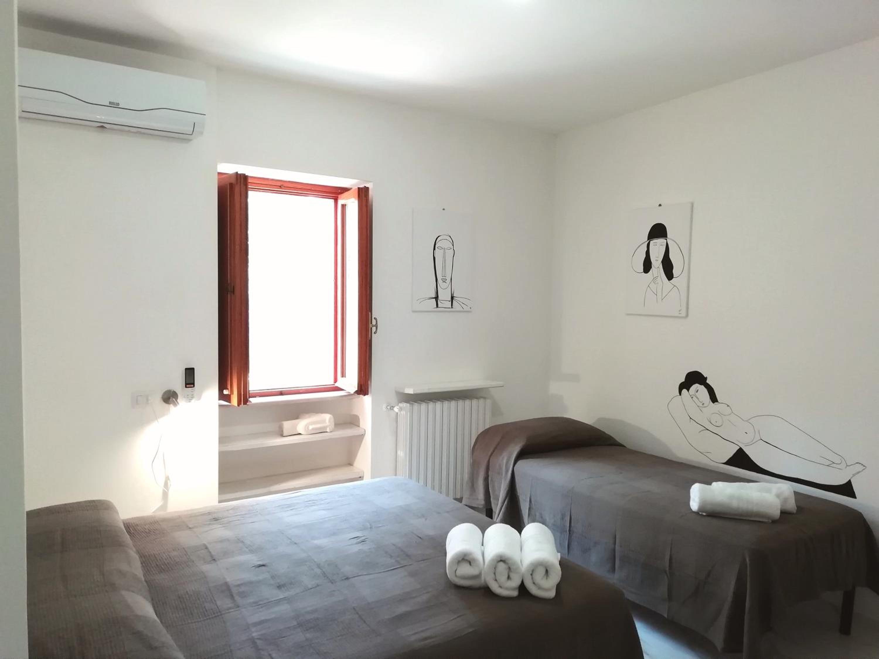 Large Double Room - Photo 13