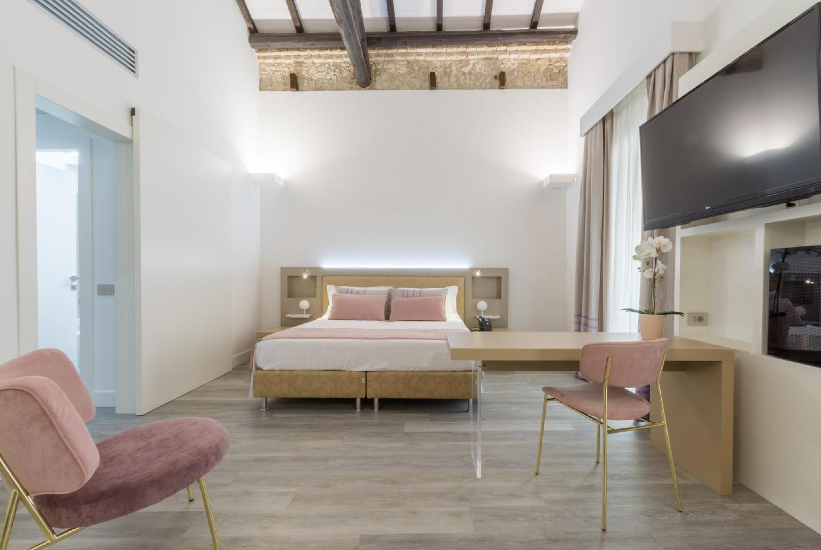 Junior Suite - Photo 1