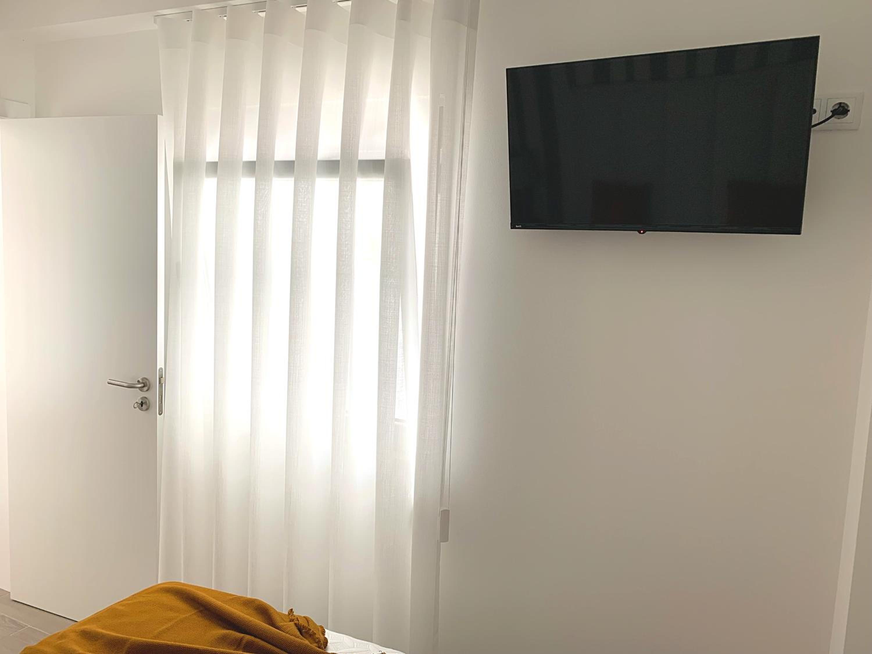 One-Bedroom House - Photo 68