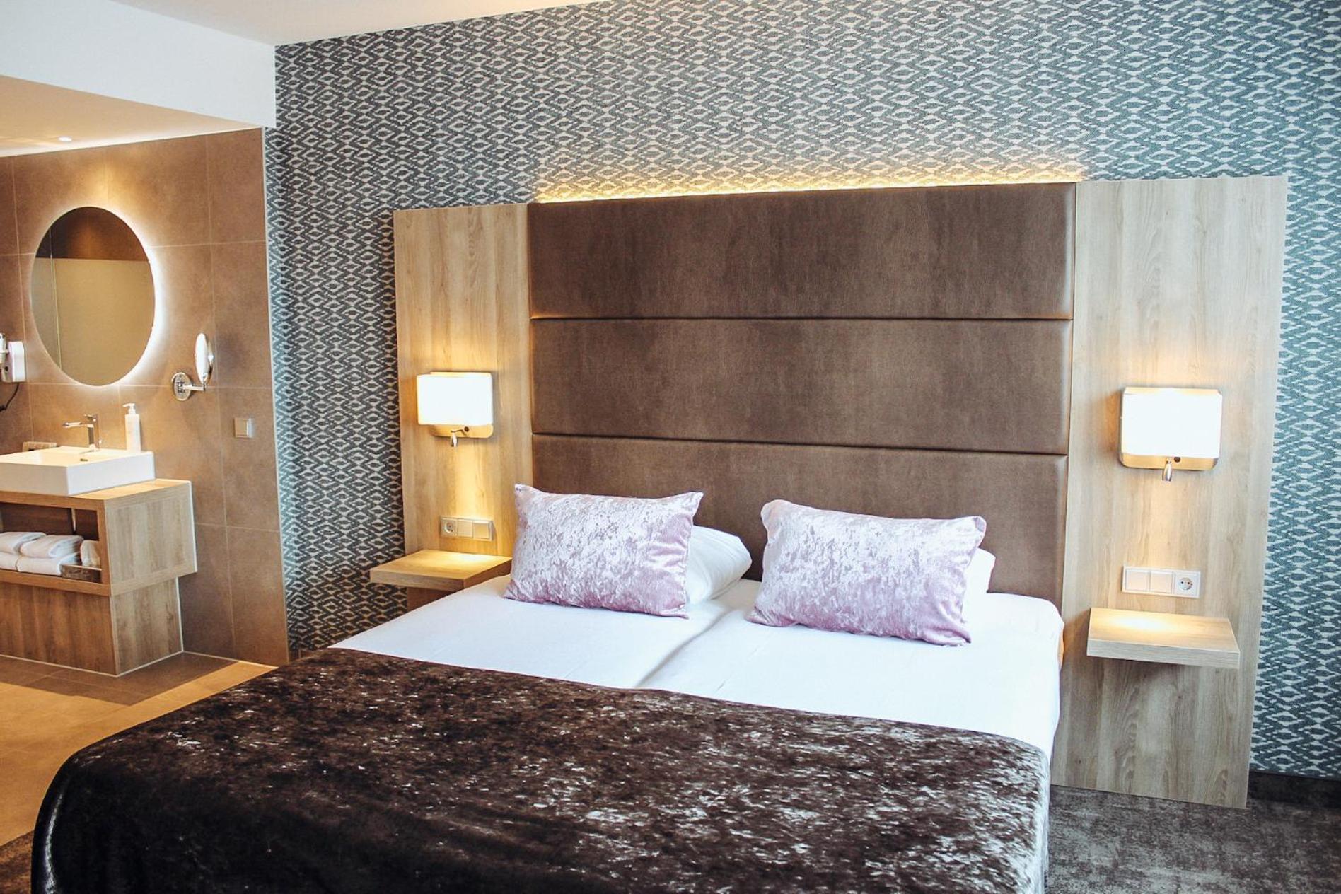 Comfort Double Room with Open Bathroom photo 1