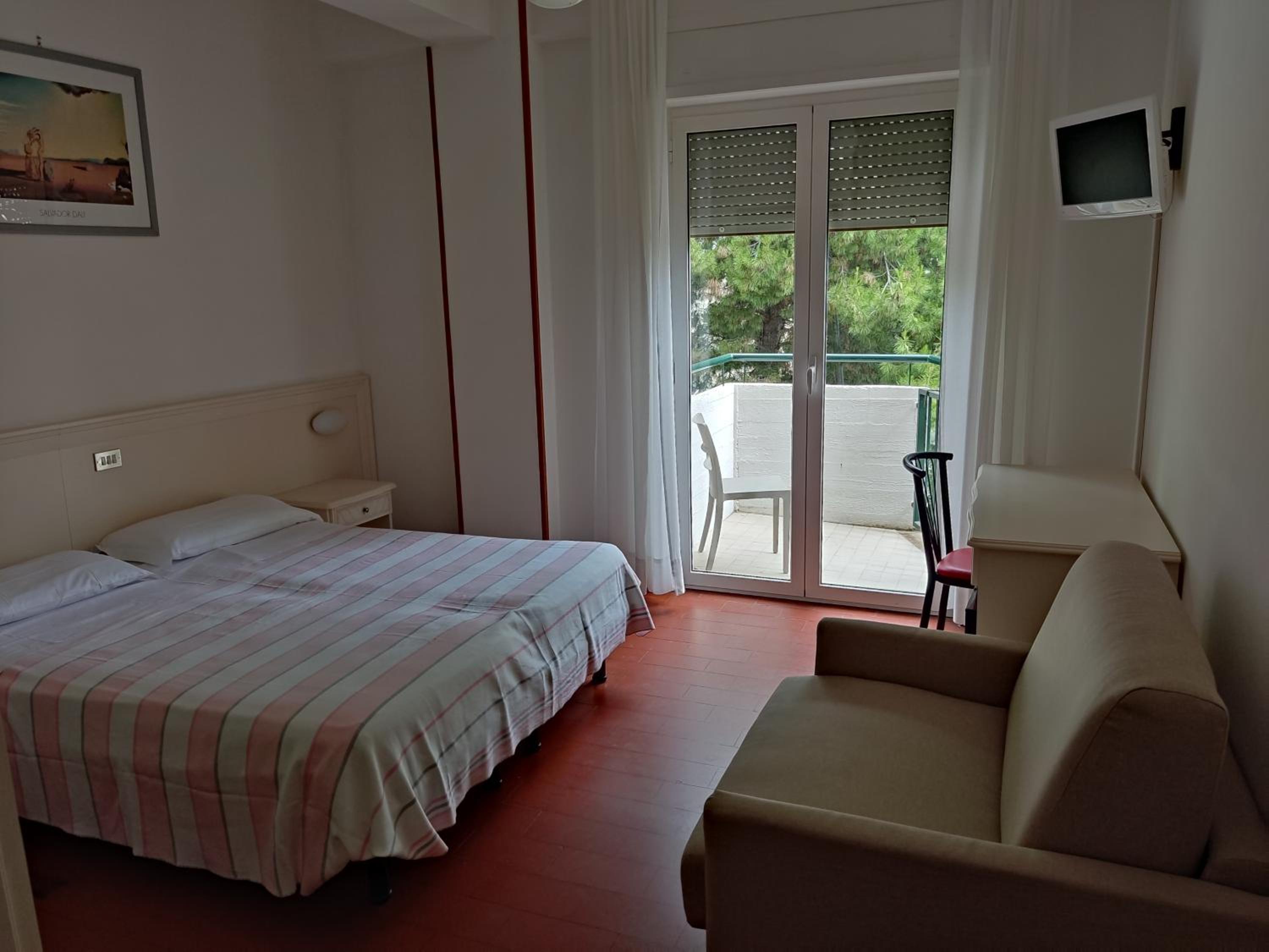 Double Room With Private Bathroom photo 3