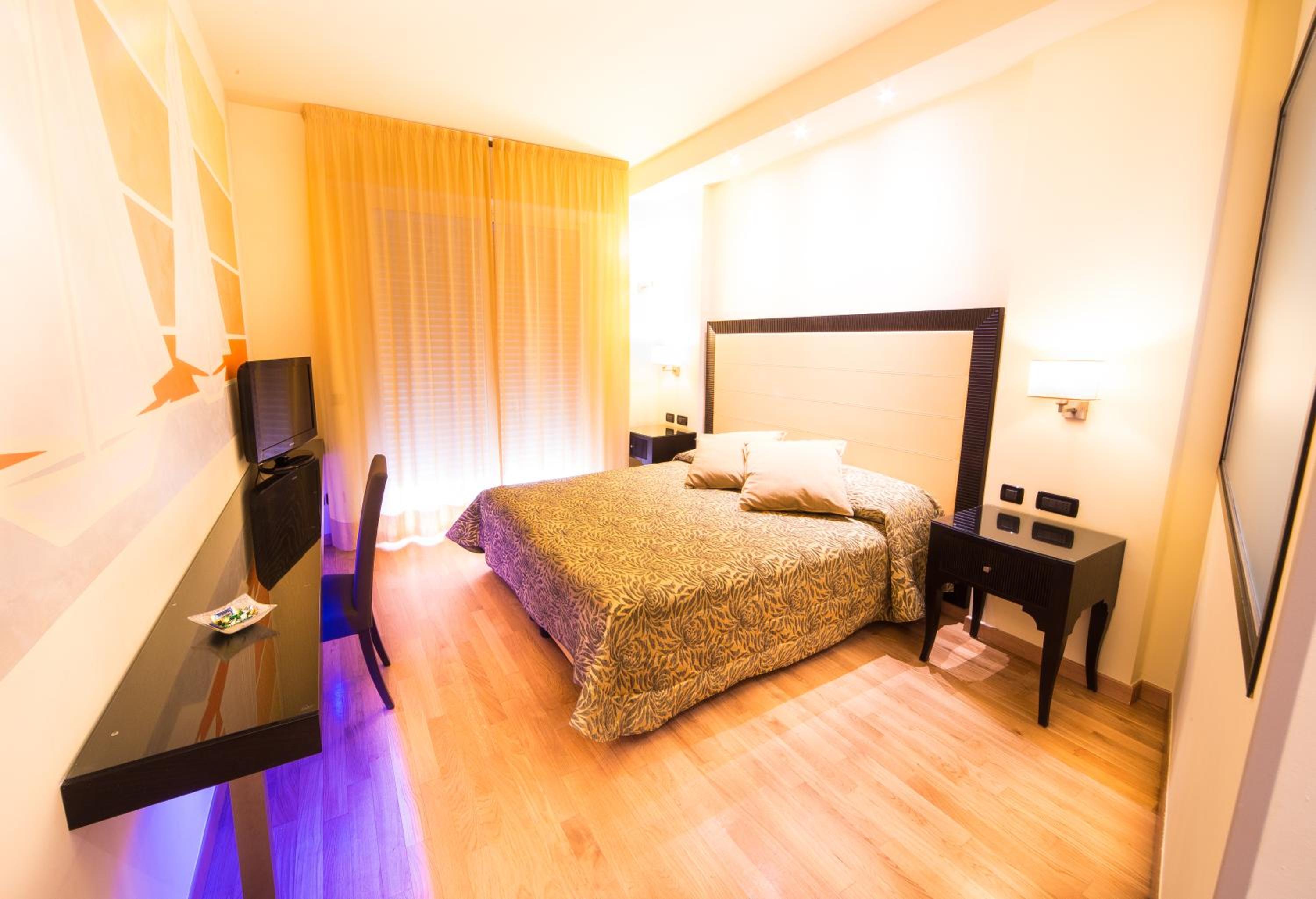 Queen Double Room with Spa Bath - Photo 6