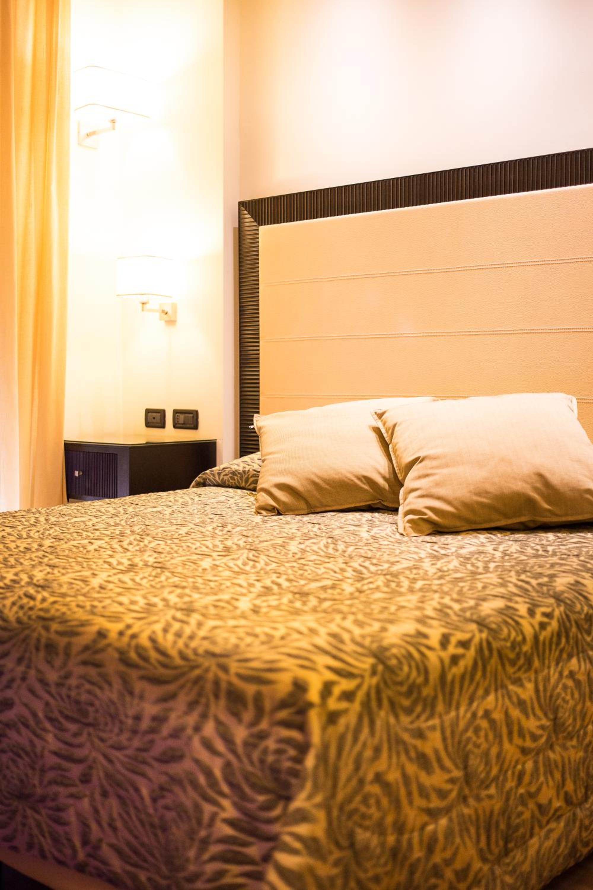 Queen Double Room with Spa Bath - Photo 20