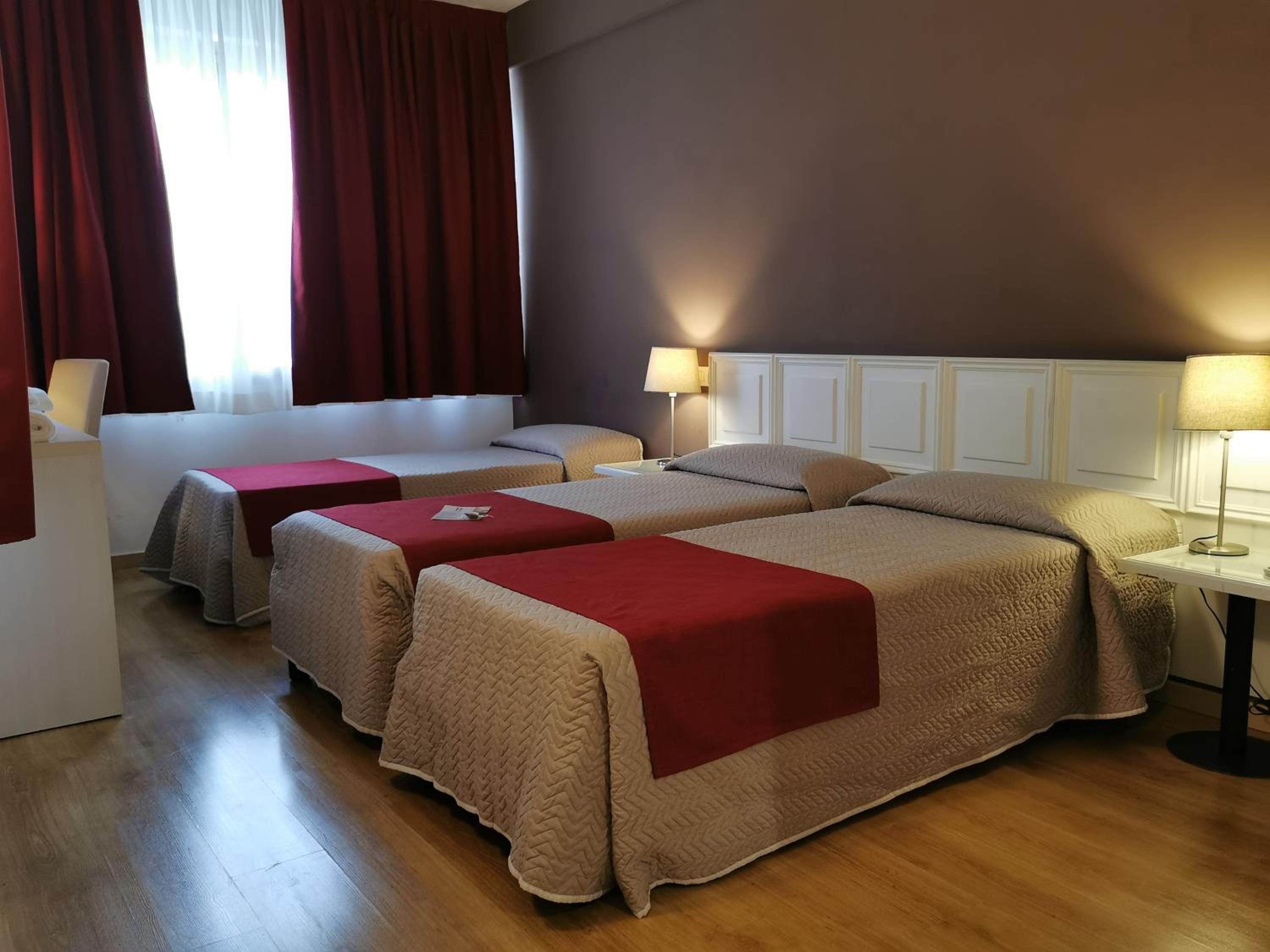 Standard Triple Room - Photo 5