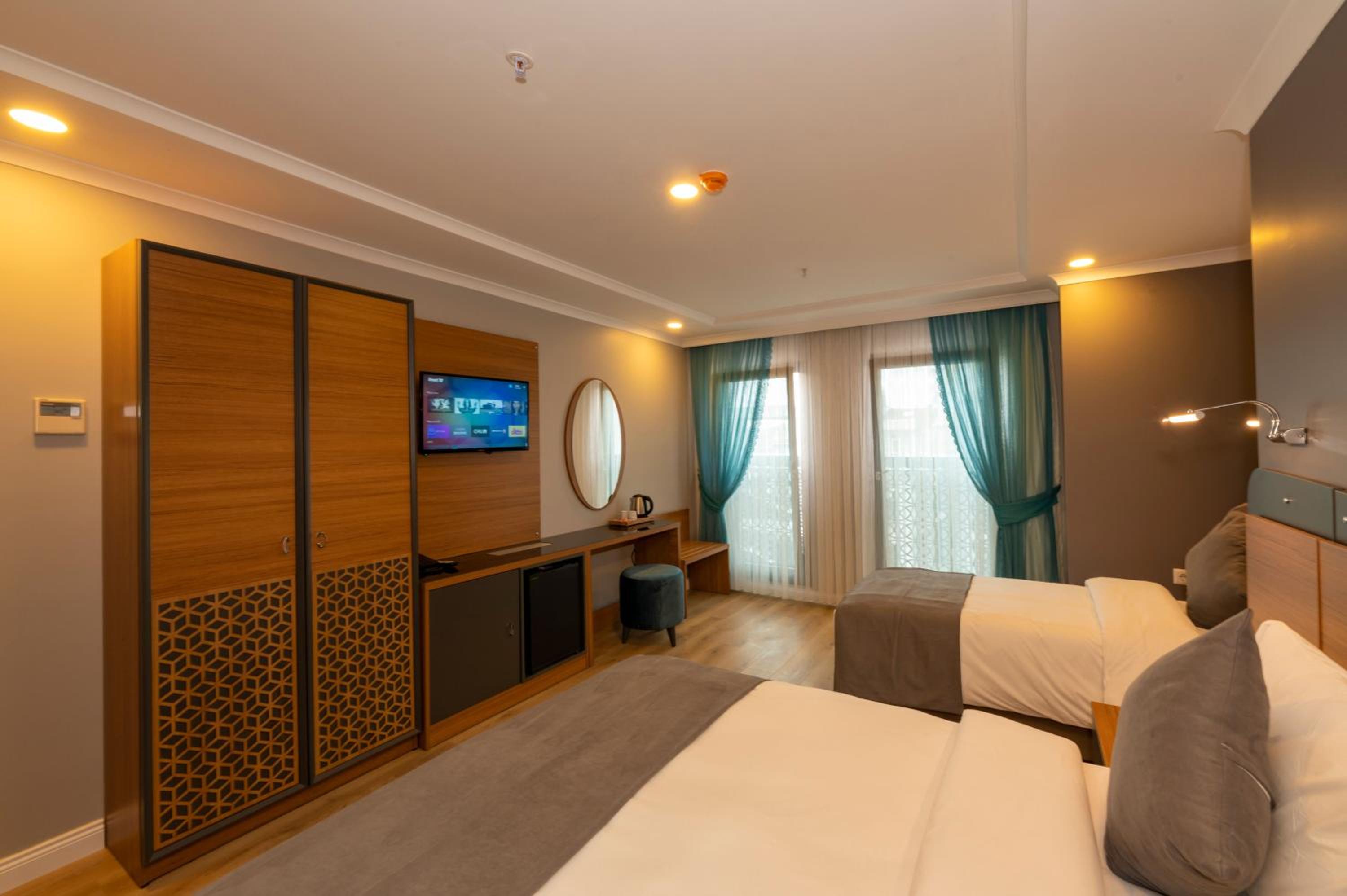 Deluxe Triple Room photo 2