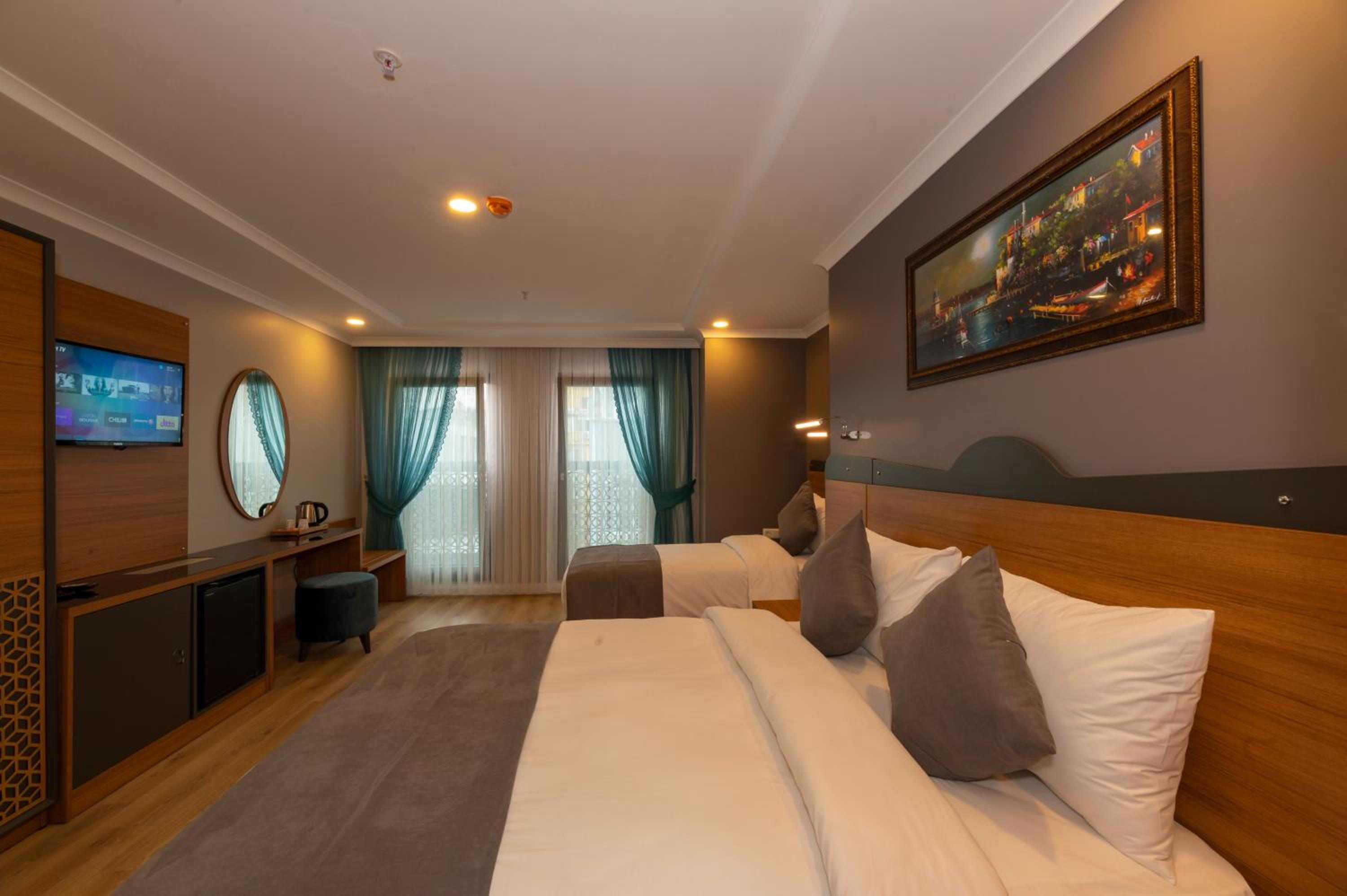 Deluxe Triple Room photo 3