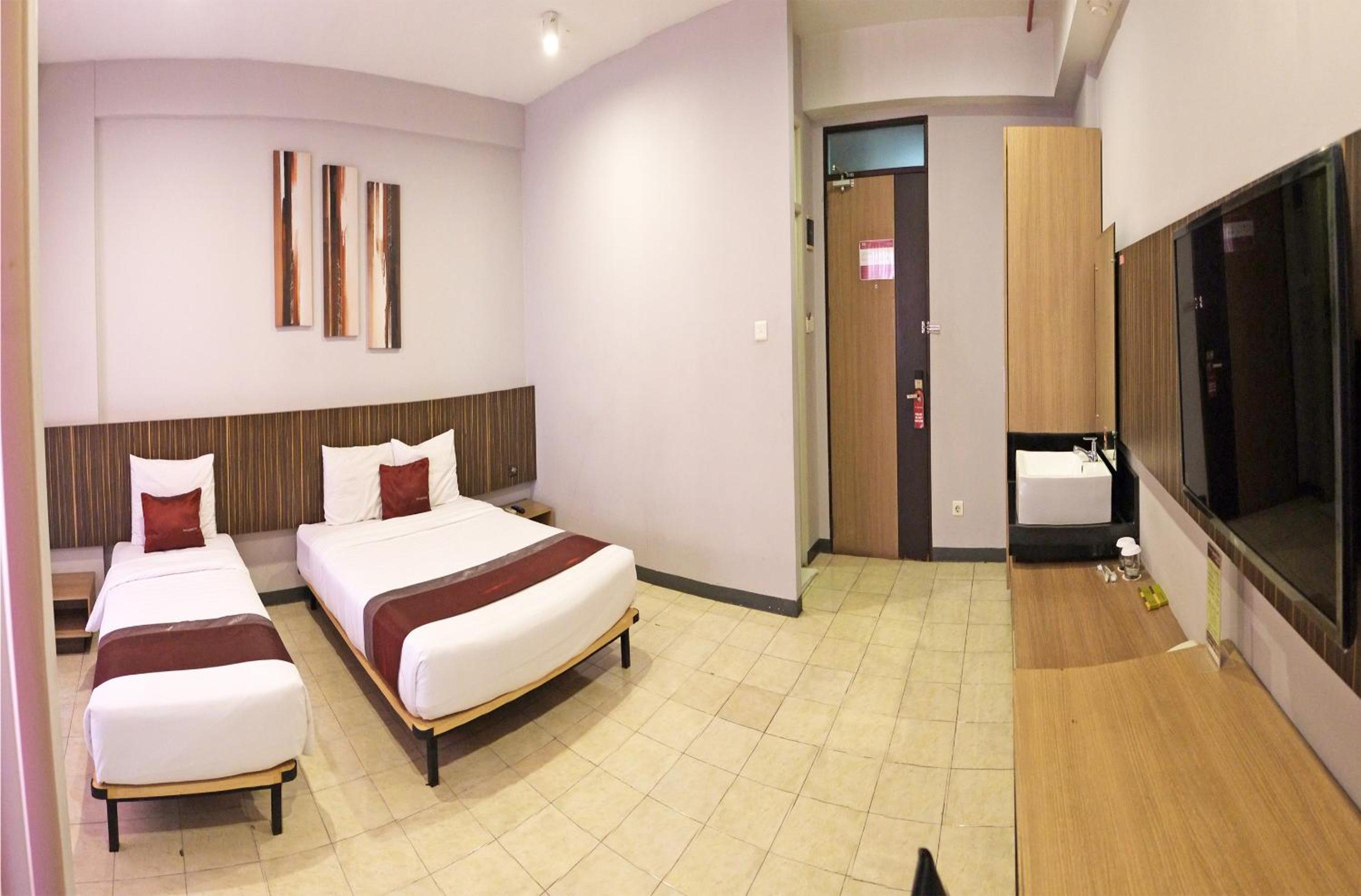 Deluxe Triple Room photo 2