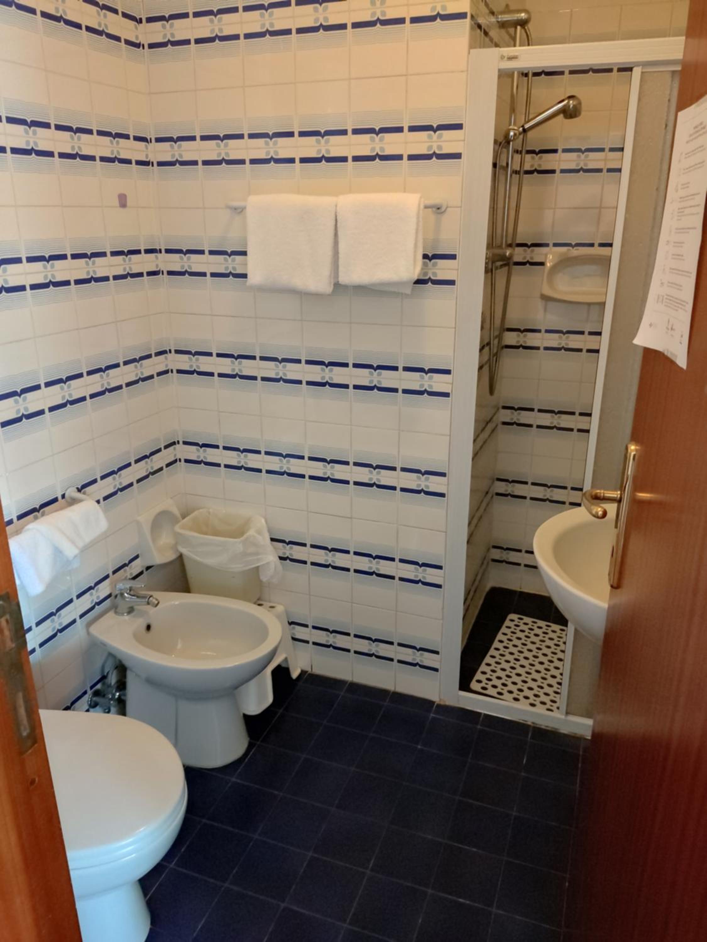Single Room With Private Bathroom photo 2