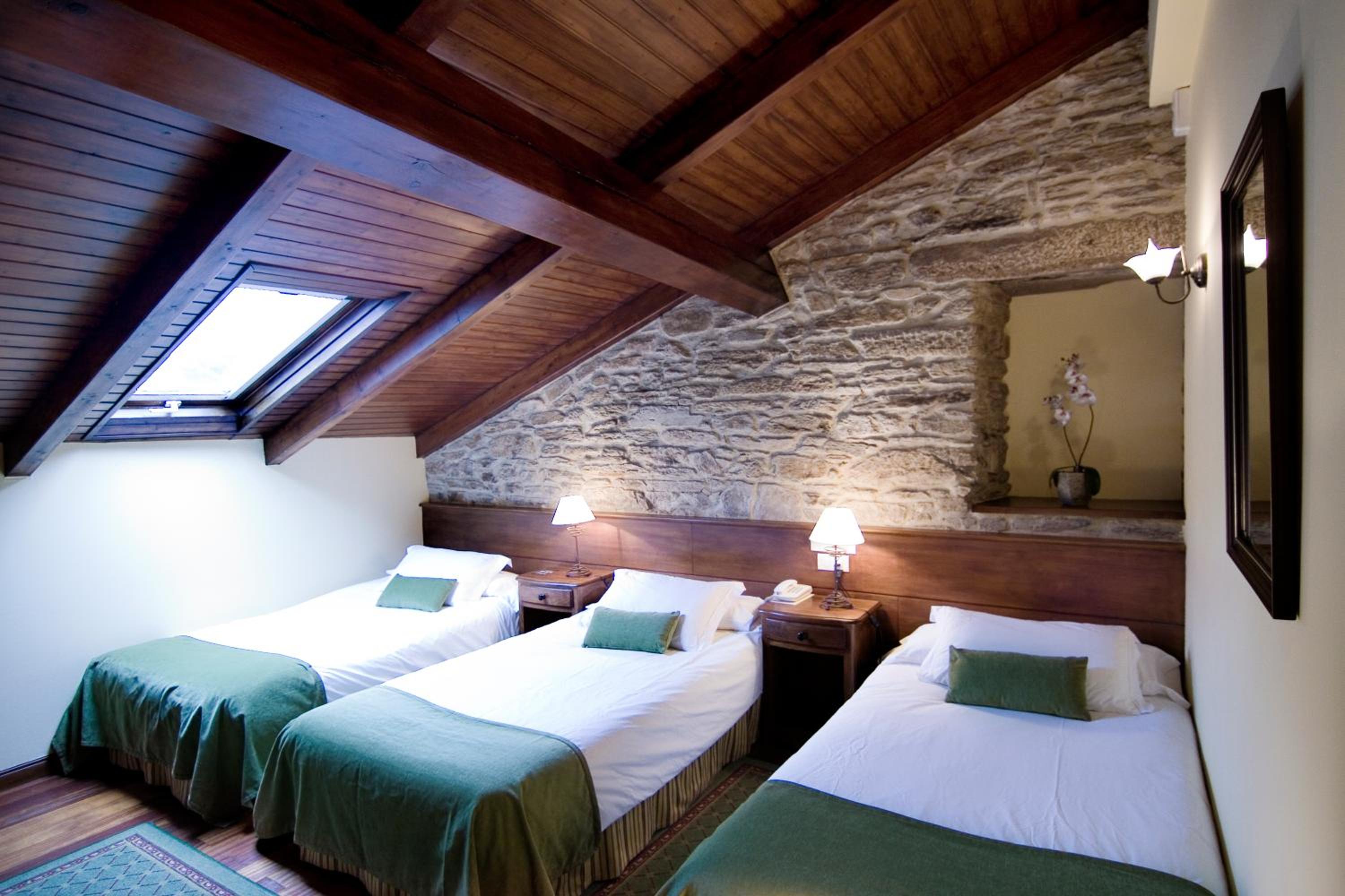 Double or Twin Room - Photo 9