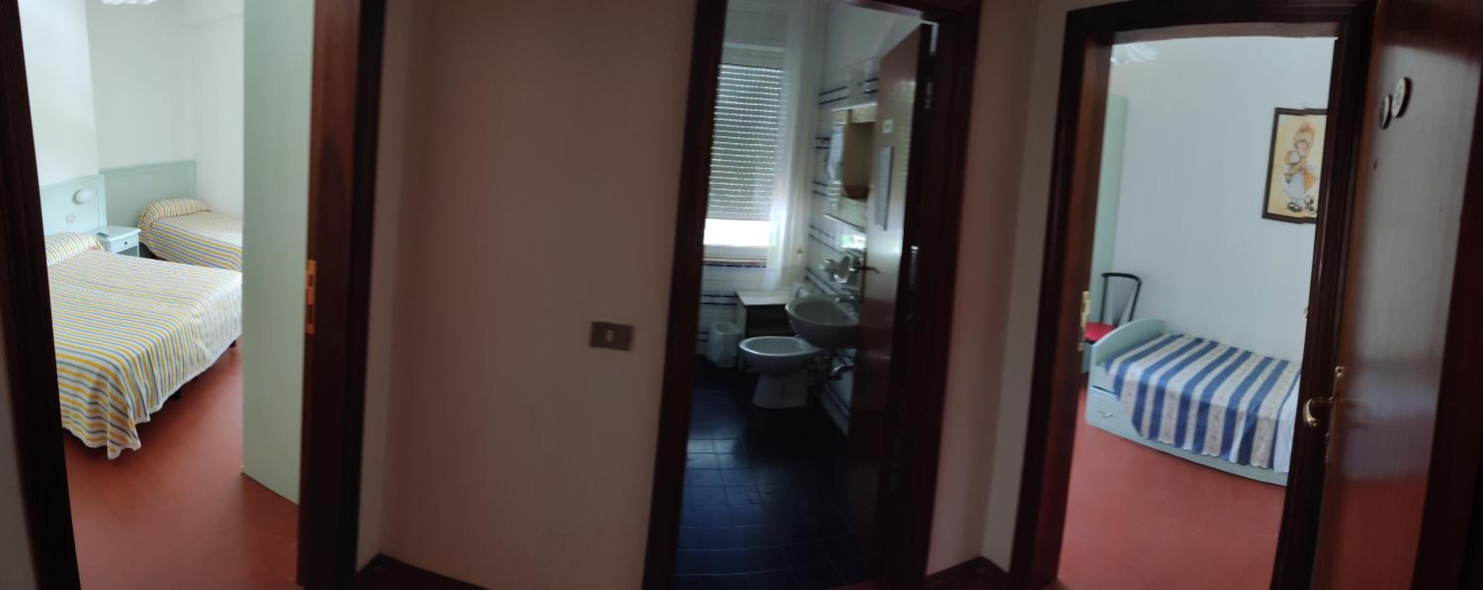 Family Room With Shared Bathroom photo 3