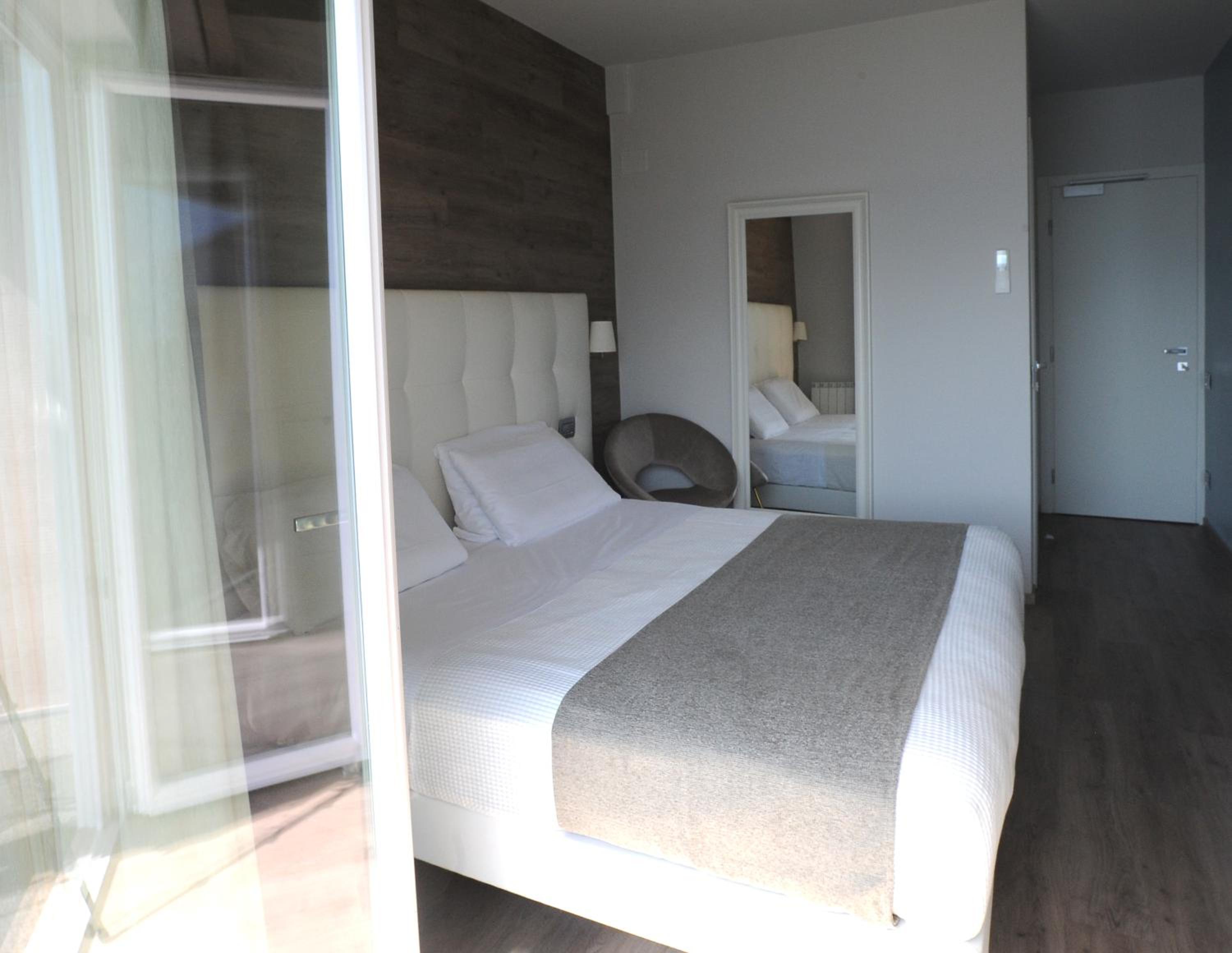 Double Room with Lake View photo 3