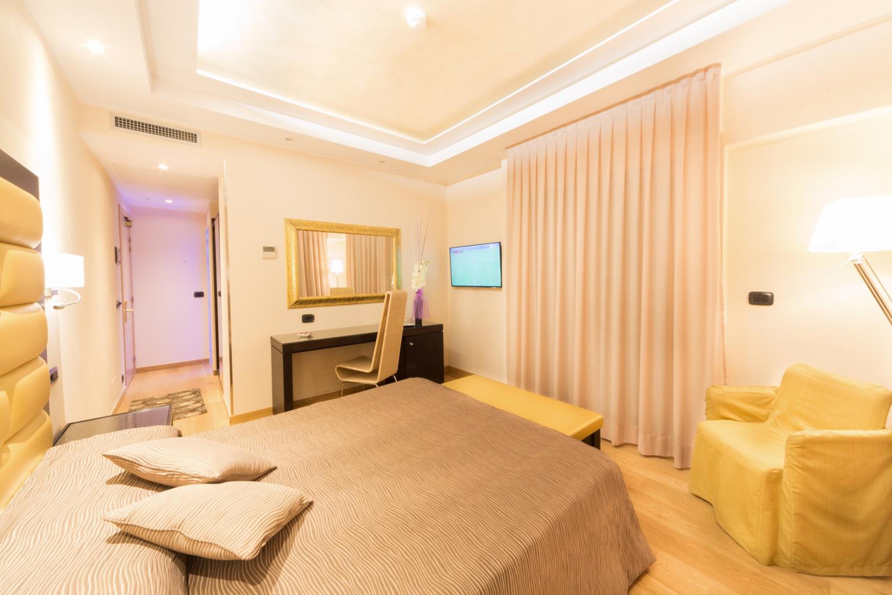 Deluxe Double Room - Photo 4
