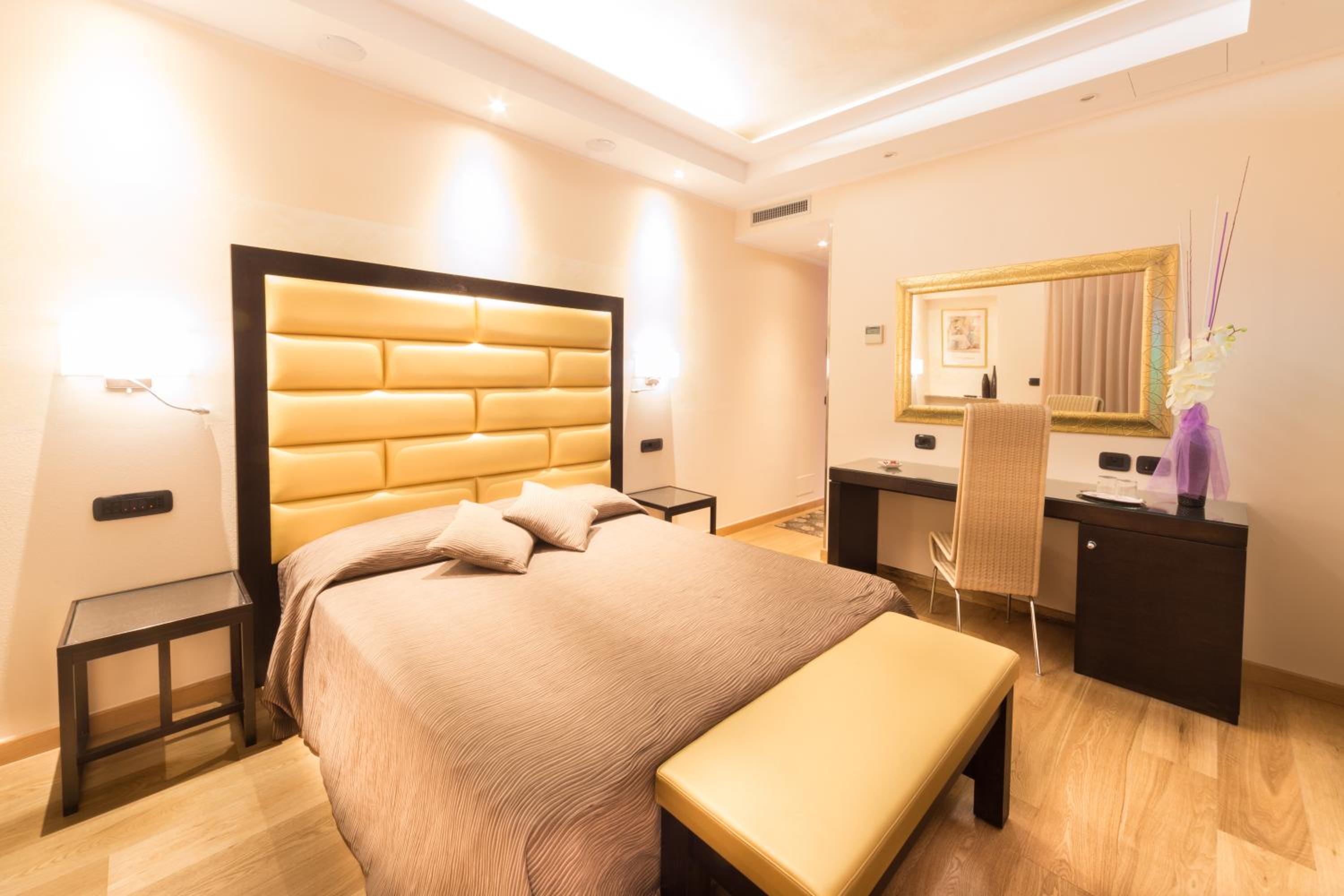 Deluxe Double Room - Photo 1