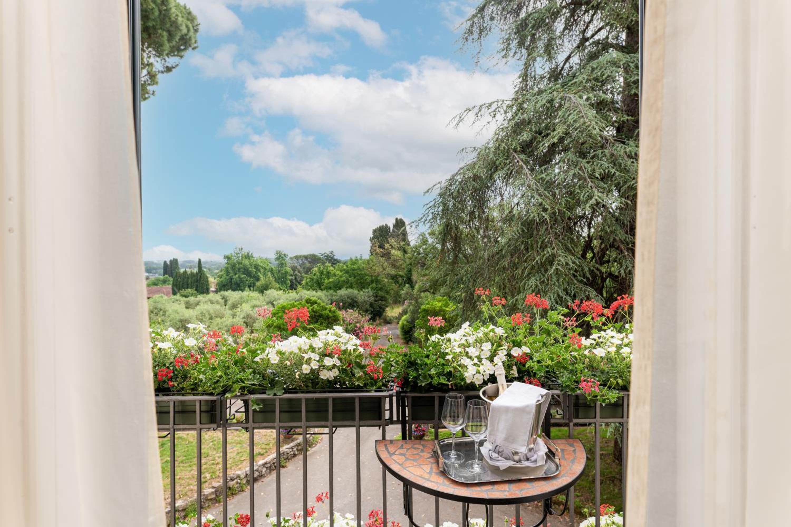 Double Room with Balcony - Photo 3