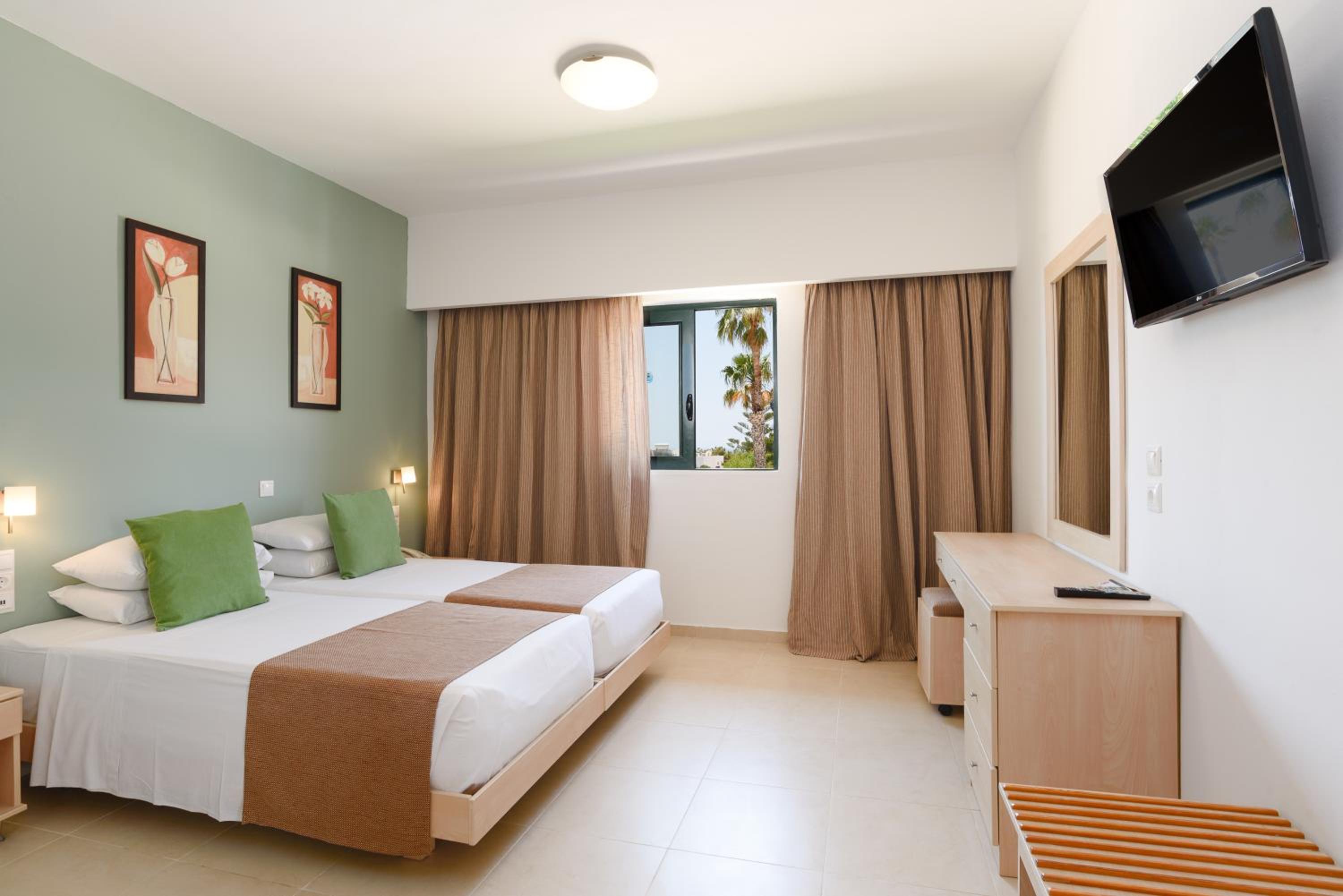 One-Bedroom Apartment (3 Adults) photo 1