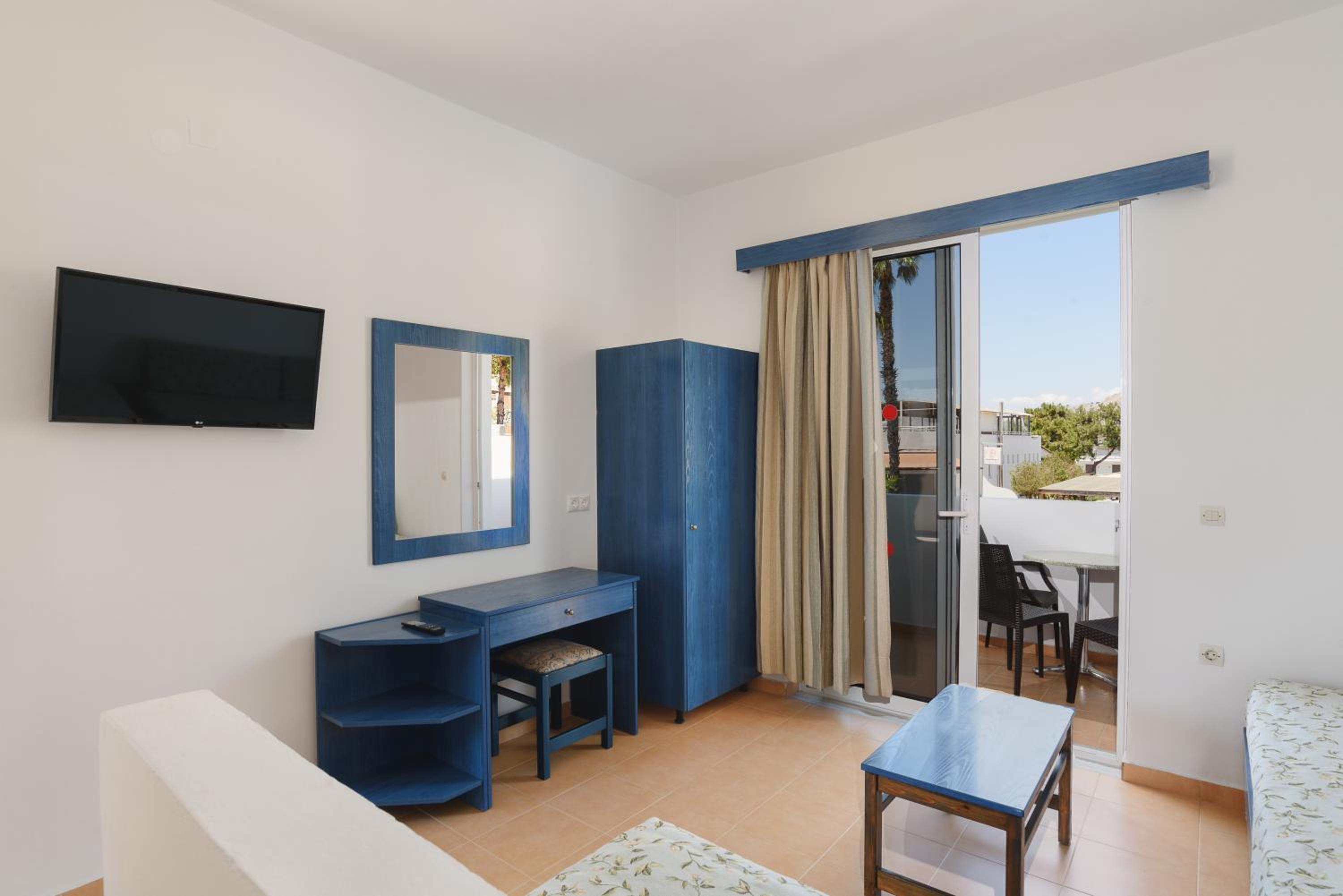 One-Bedroom Apartment (4 Adults) thumbnail 6