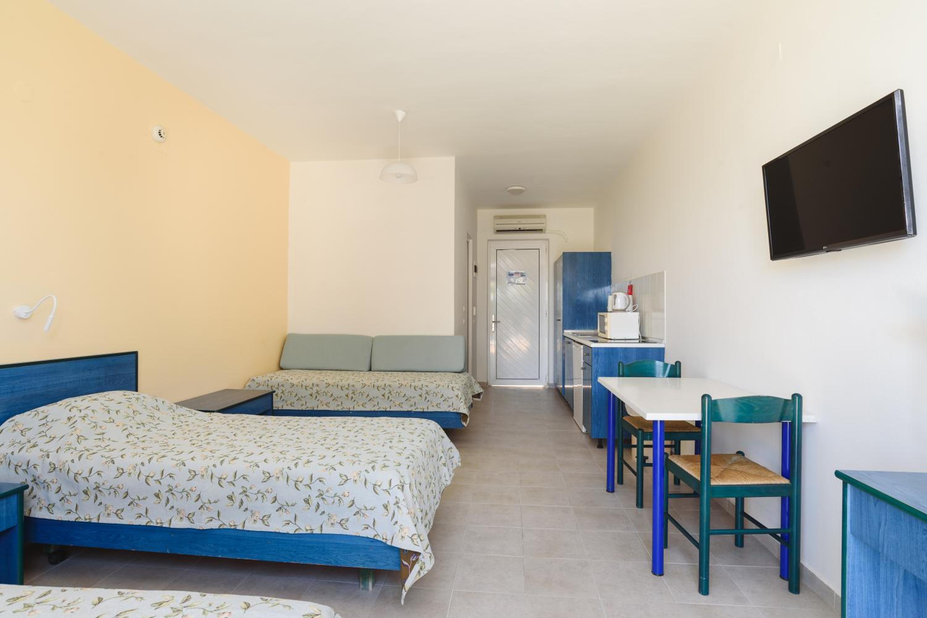 Studio (3 Adults) - Photo 8