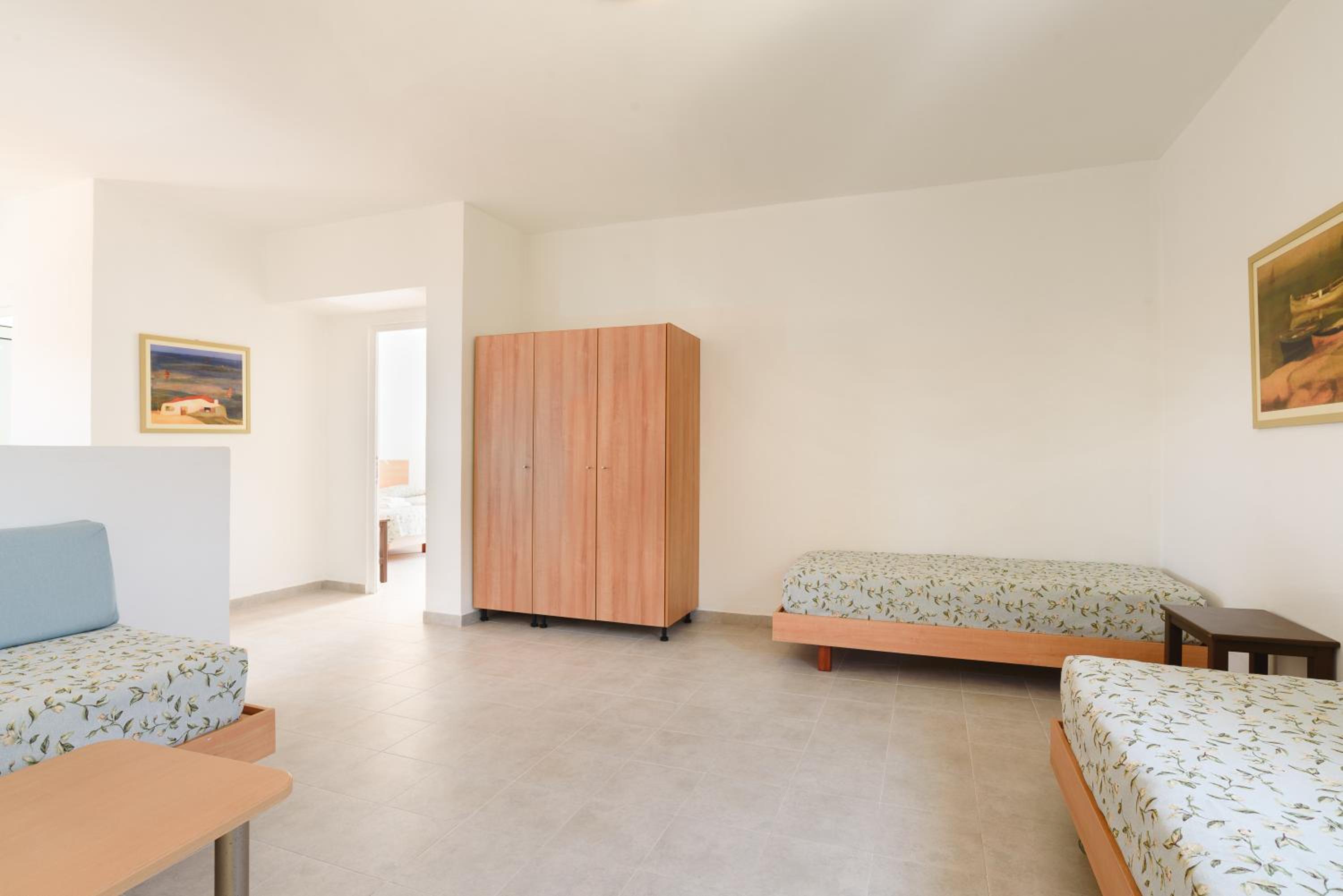 Superior One-Bedroom Apartment (5 Adults)