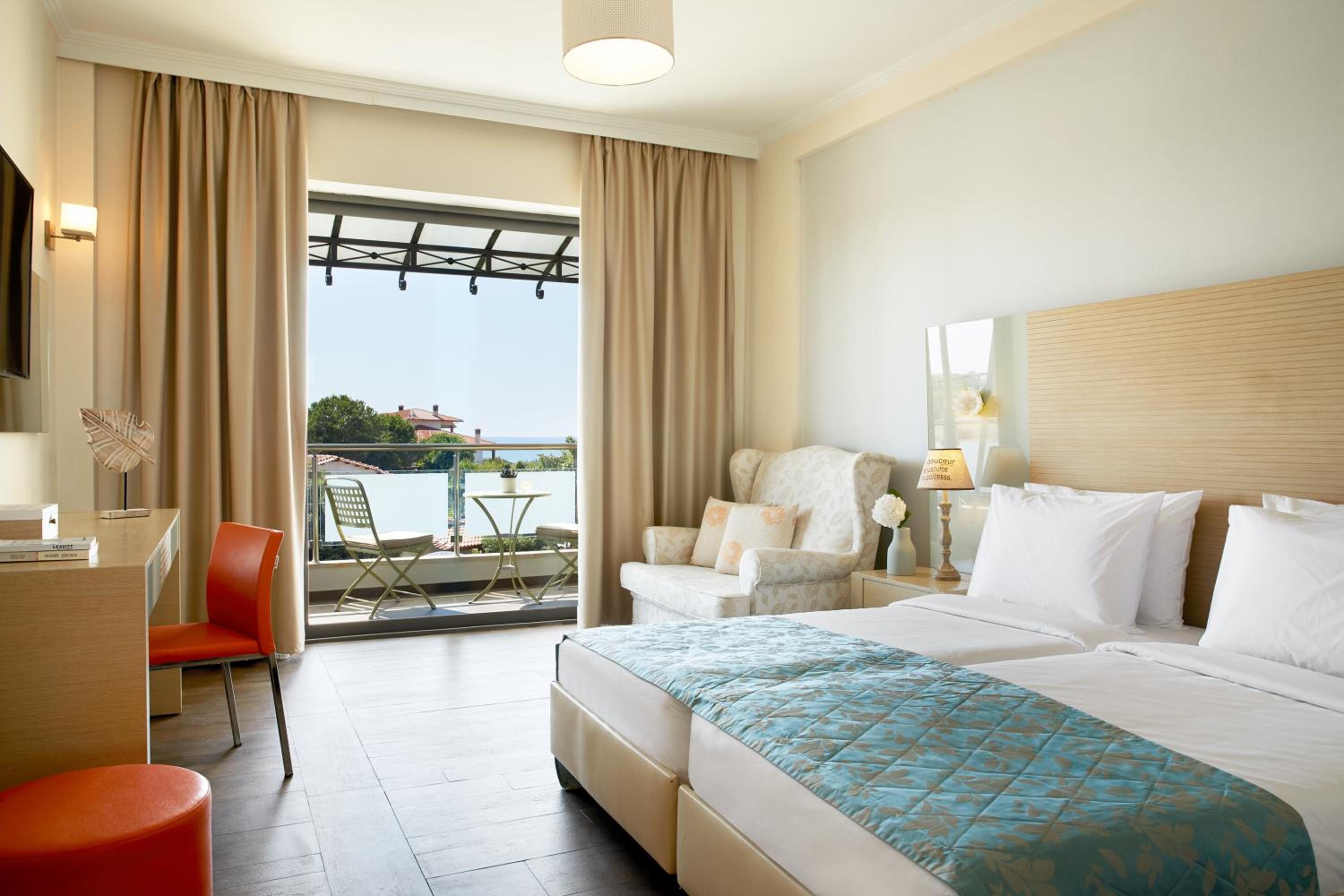 Double Room with Garden View (2 Adults + 1 Child) photo 1