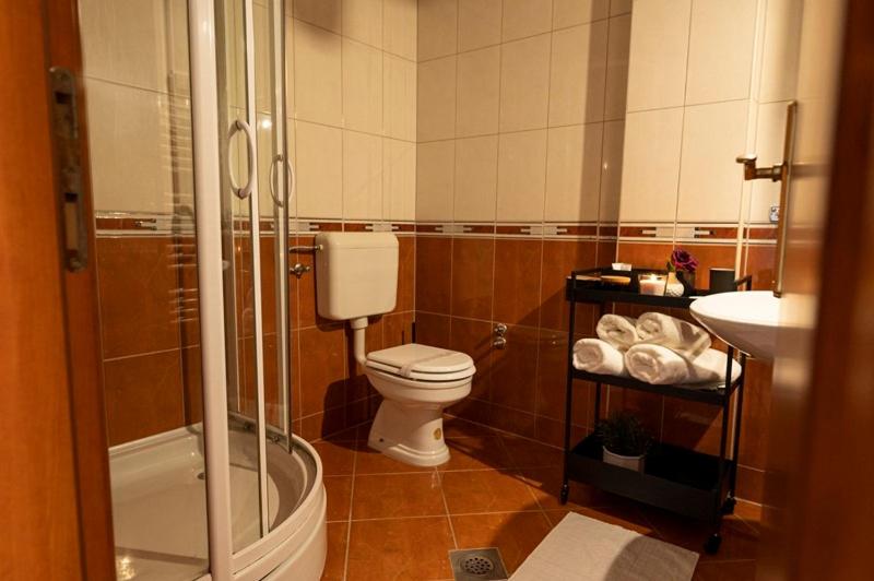 Deluxe Double Room with Extra Bed - Photo 6