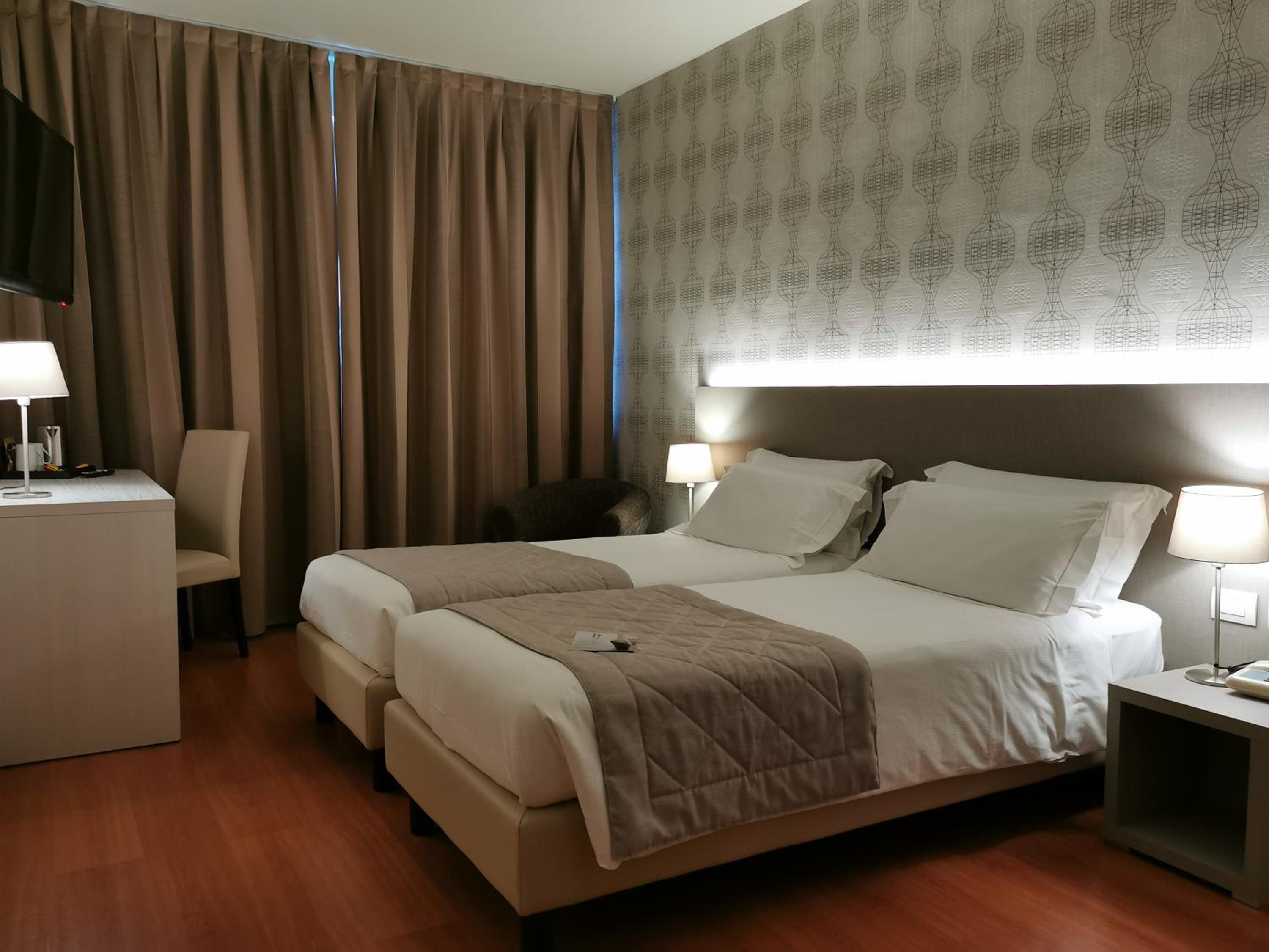 Superior Twin Room - Photo 10