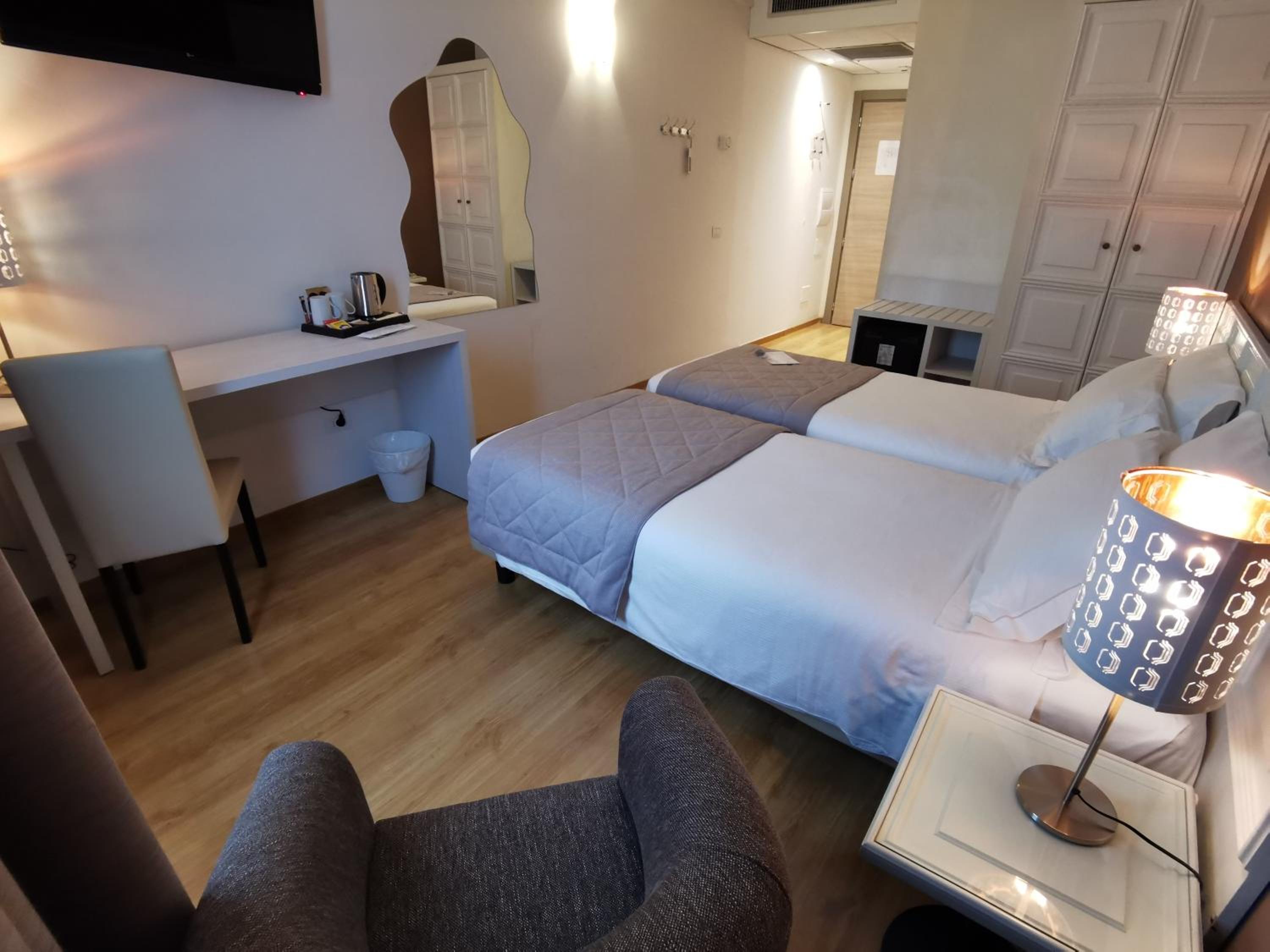 Superior Twin Room - Photo 9
