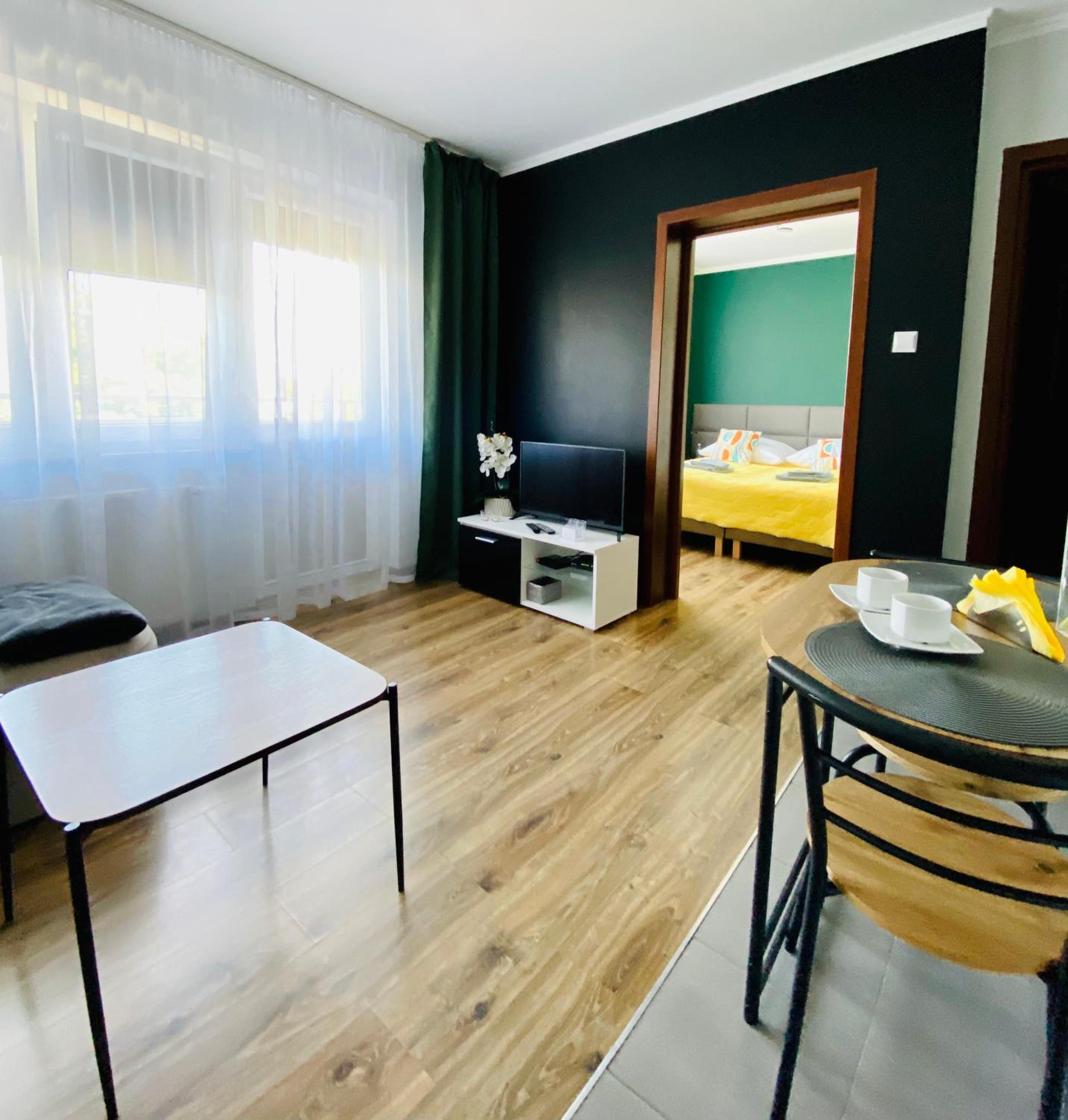 Apartment with Balcony photo 3