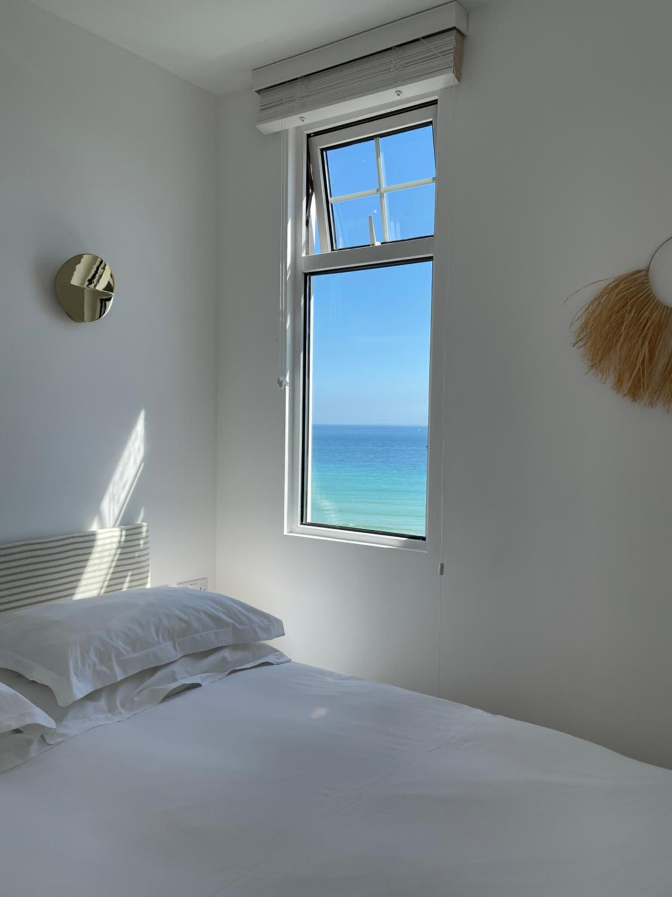 Room 8: Double with Bay and Street View
