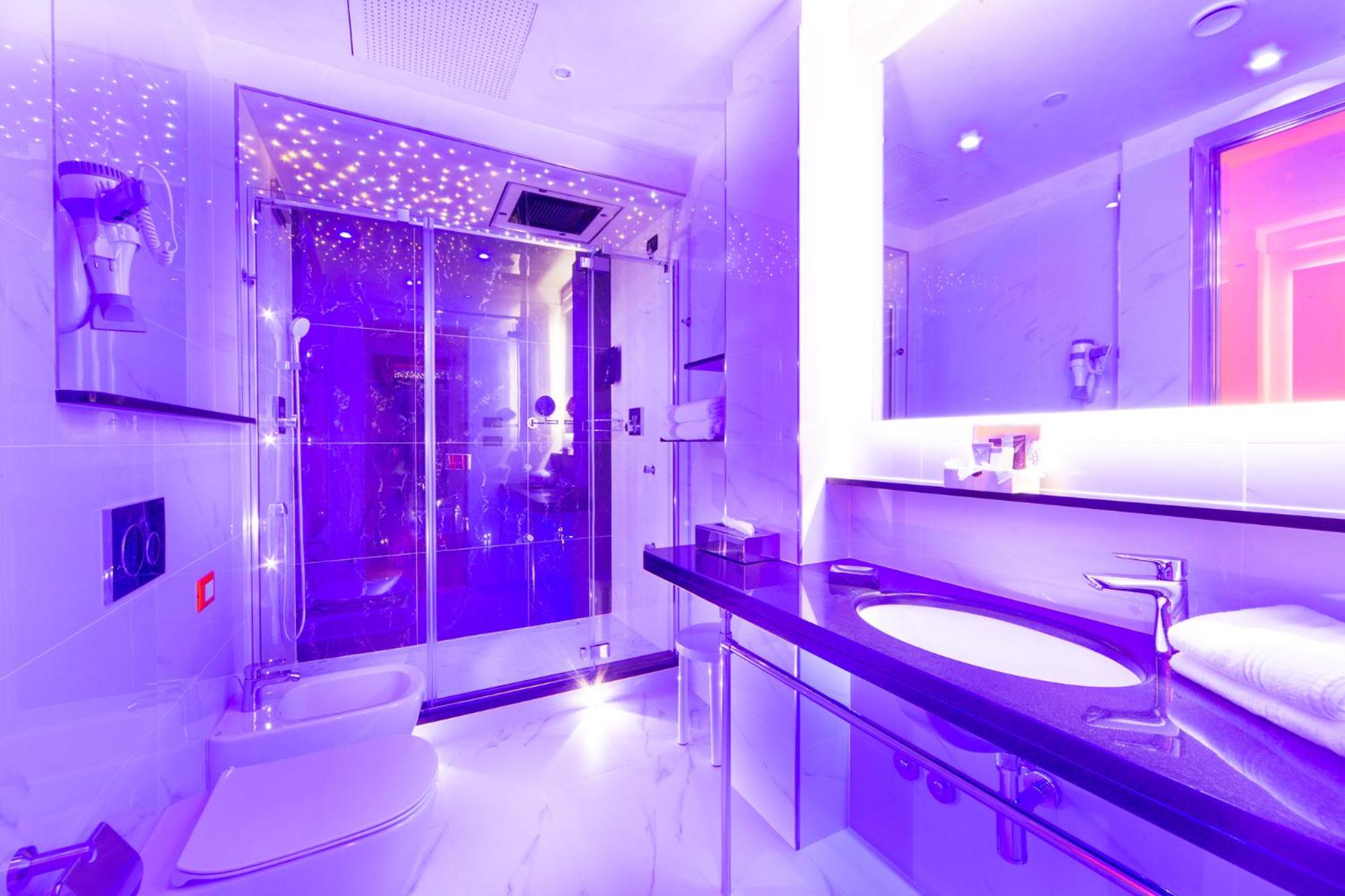 Deluxe Triple Room - Photo 12