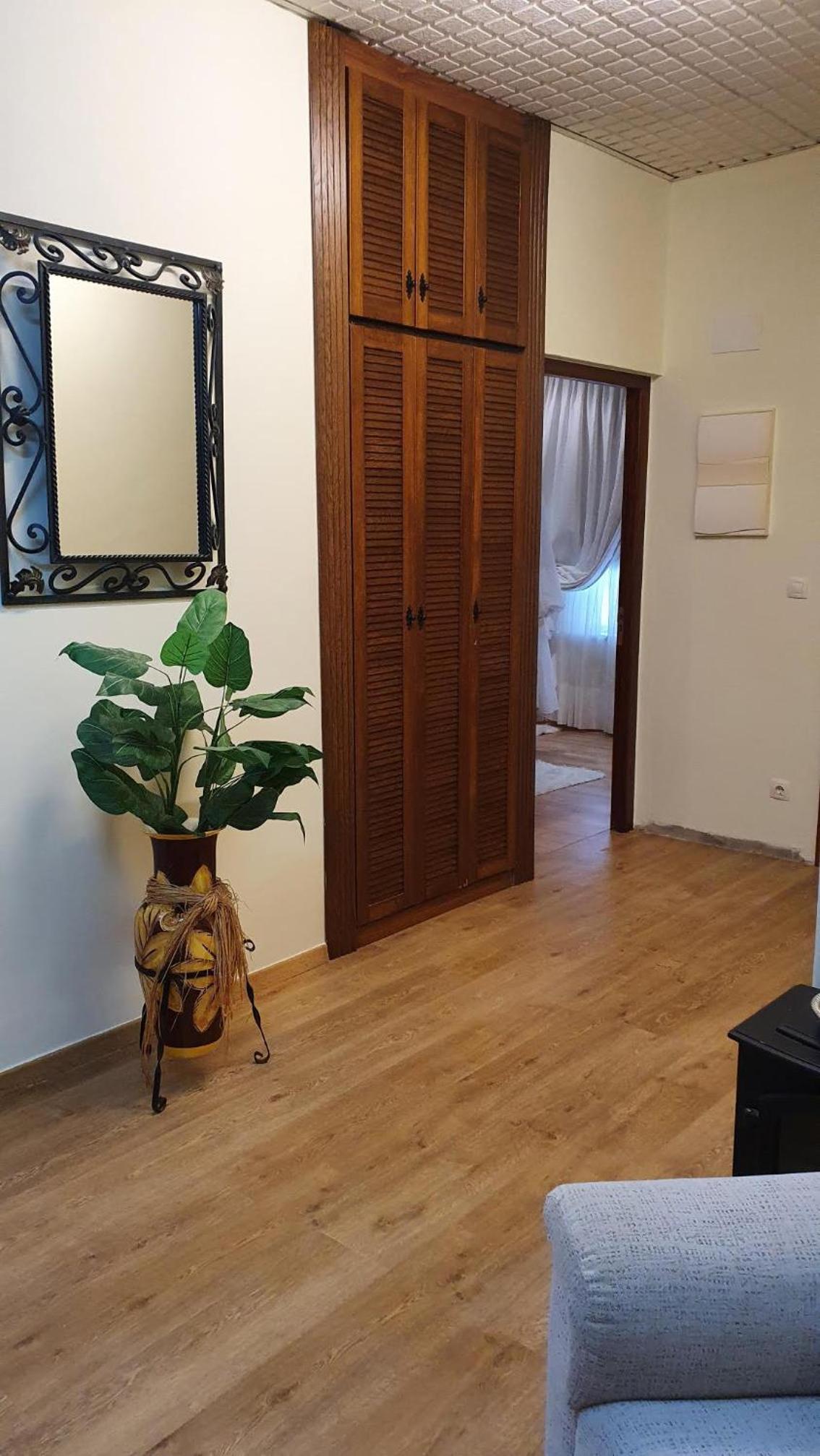 Deluxe One-Bedroom Apartment photo 2