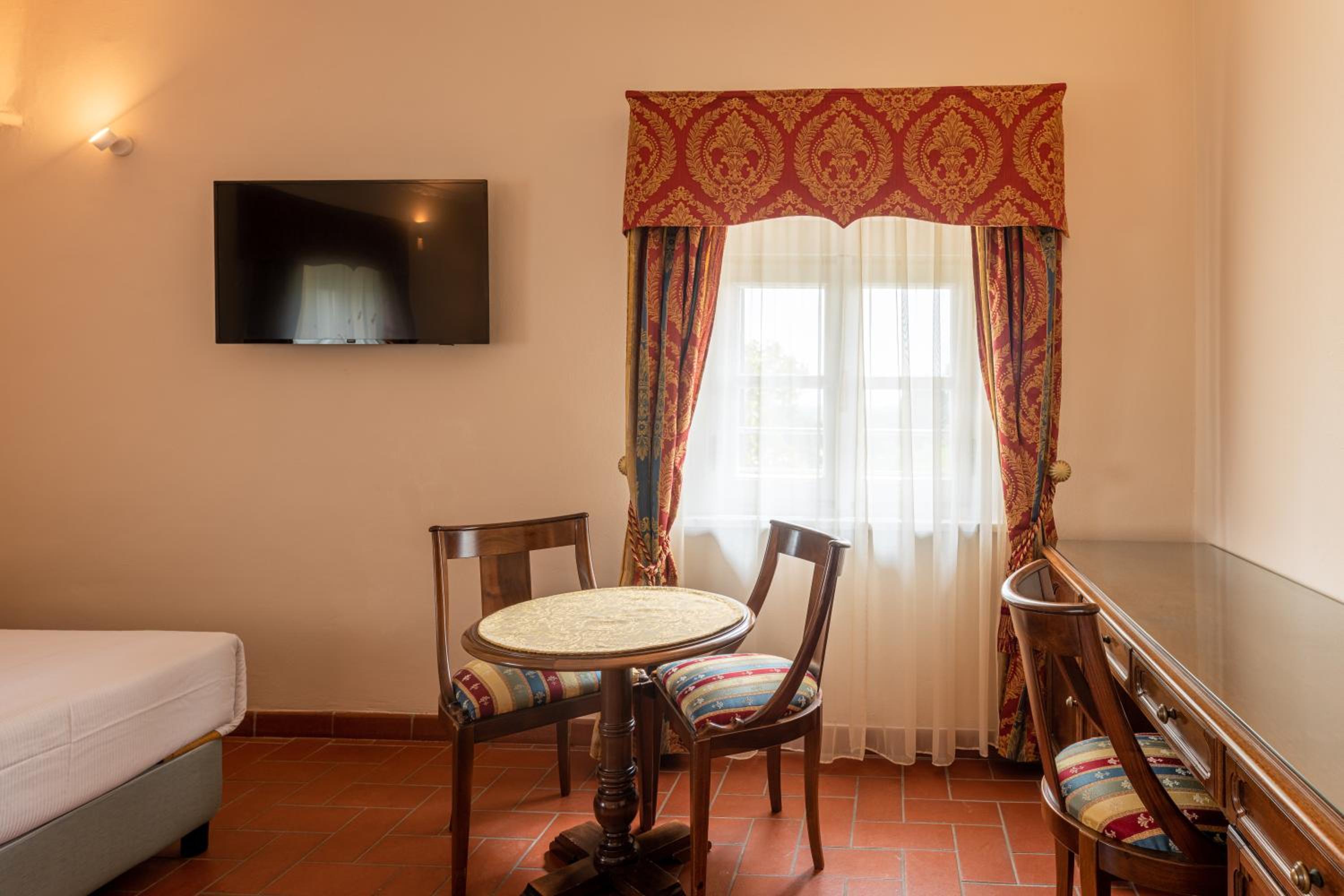 Deluxe Room - Photo 7