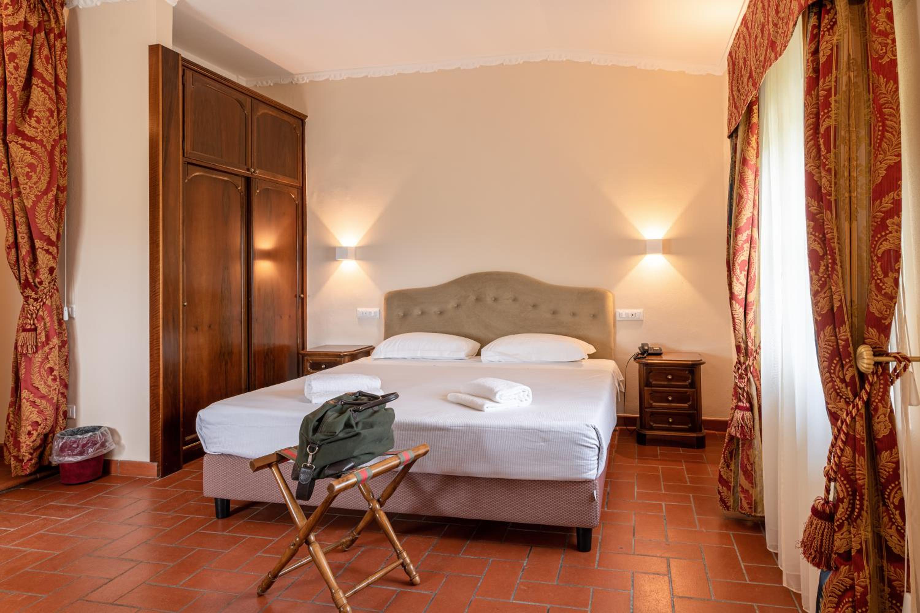 Deluxe Room - Photo 4