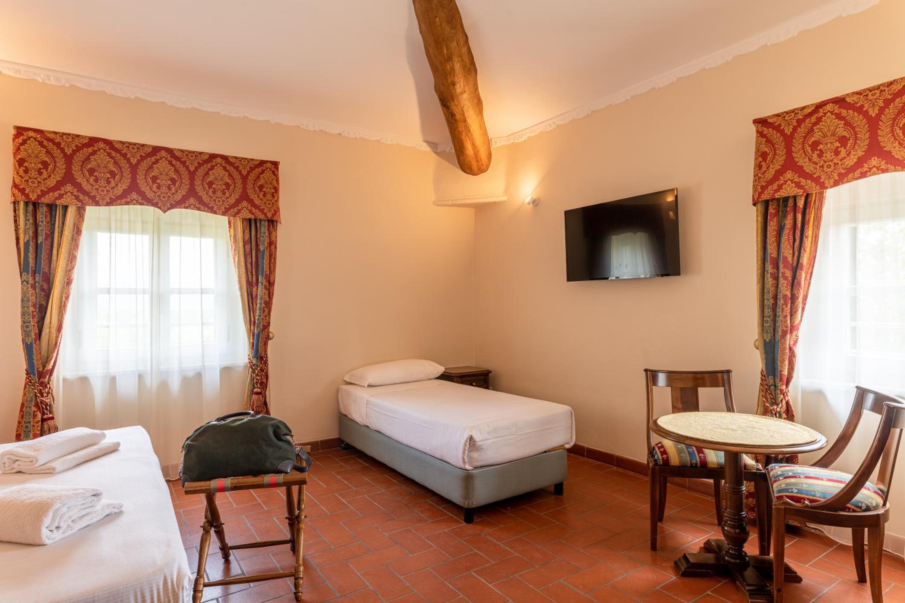 Deluxe Room - Photo 6