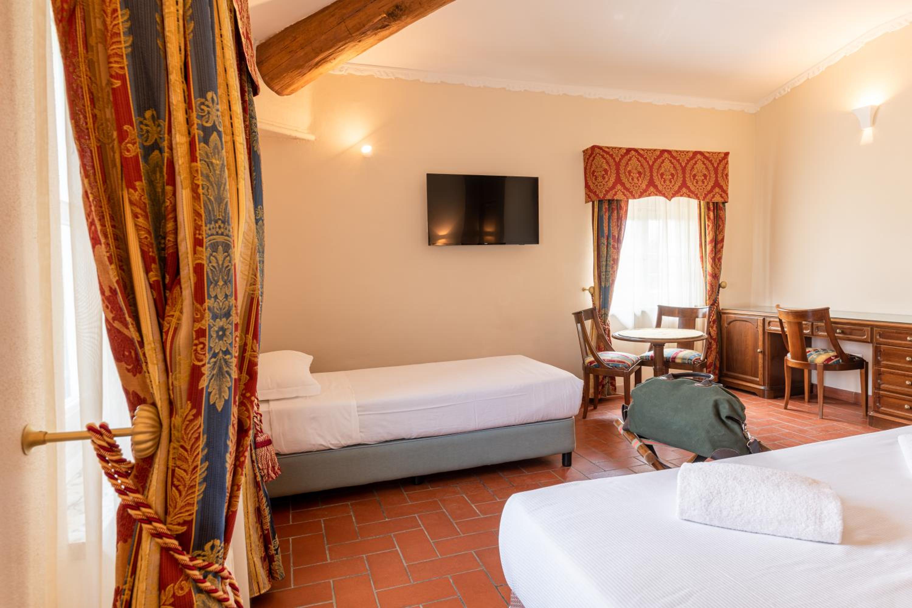 Deluxe Room - Photo 5
