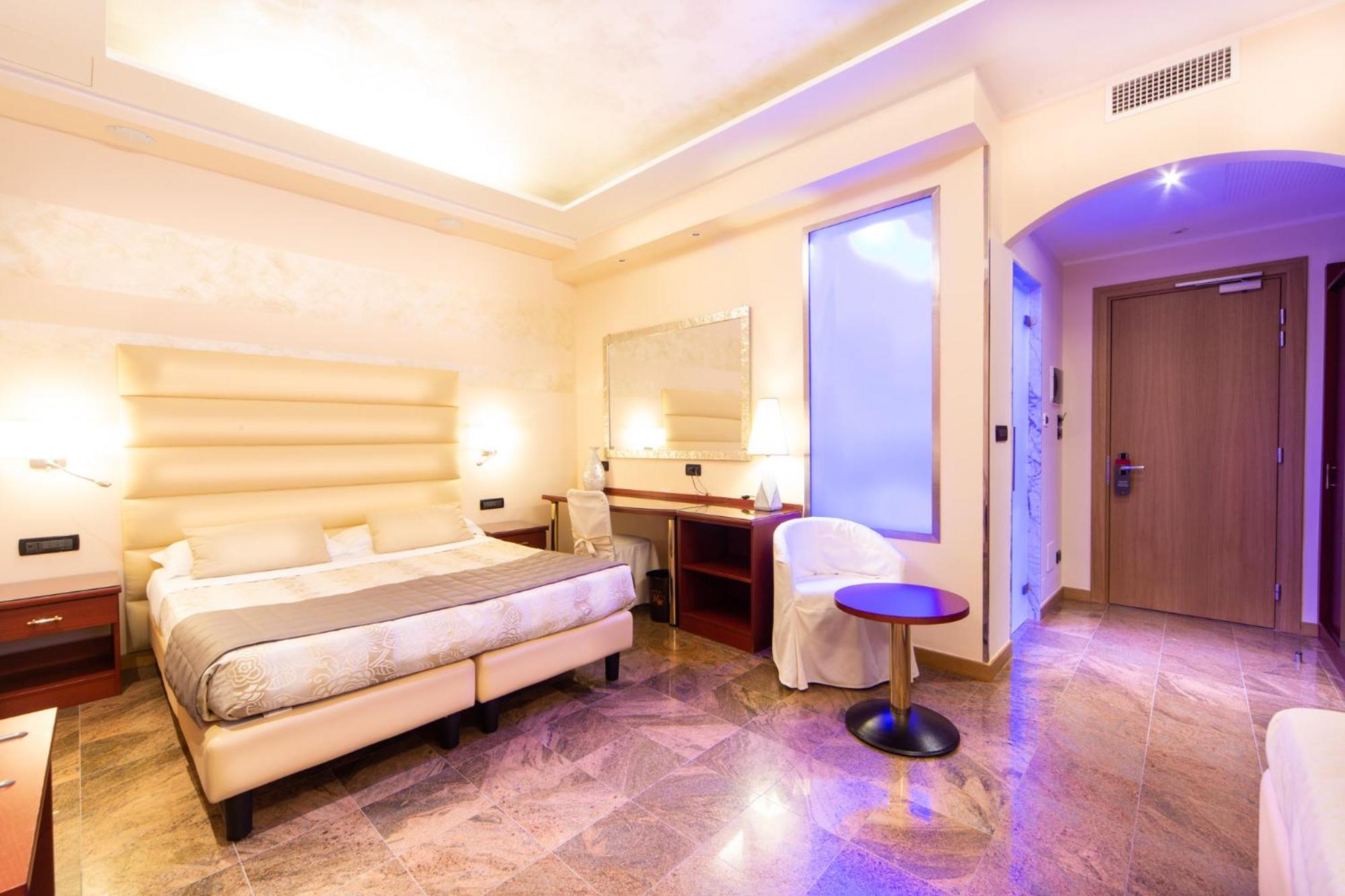 Deluxe Triple Room - Photo 1