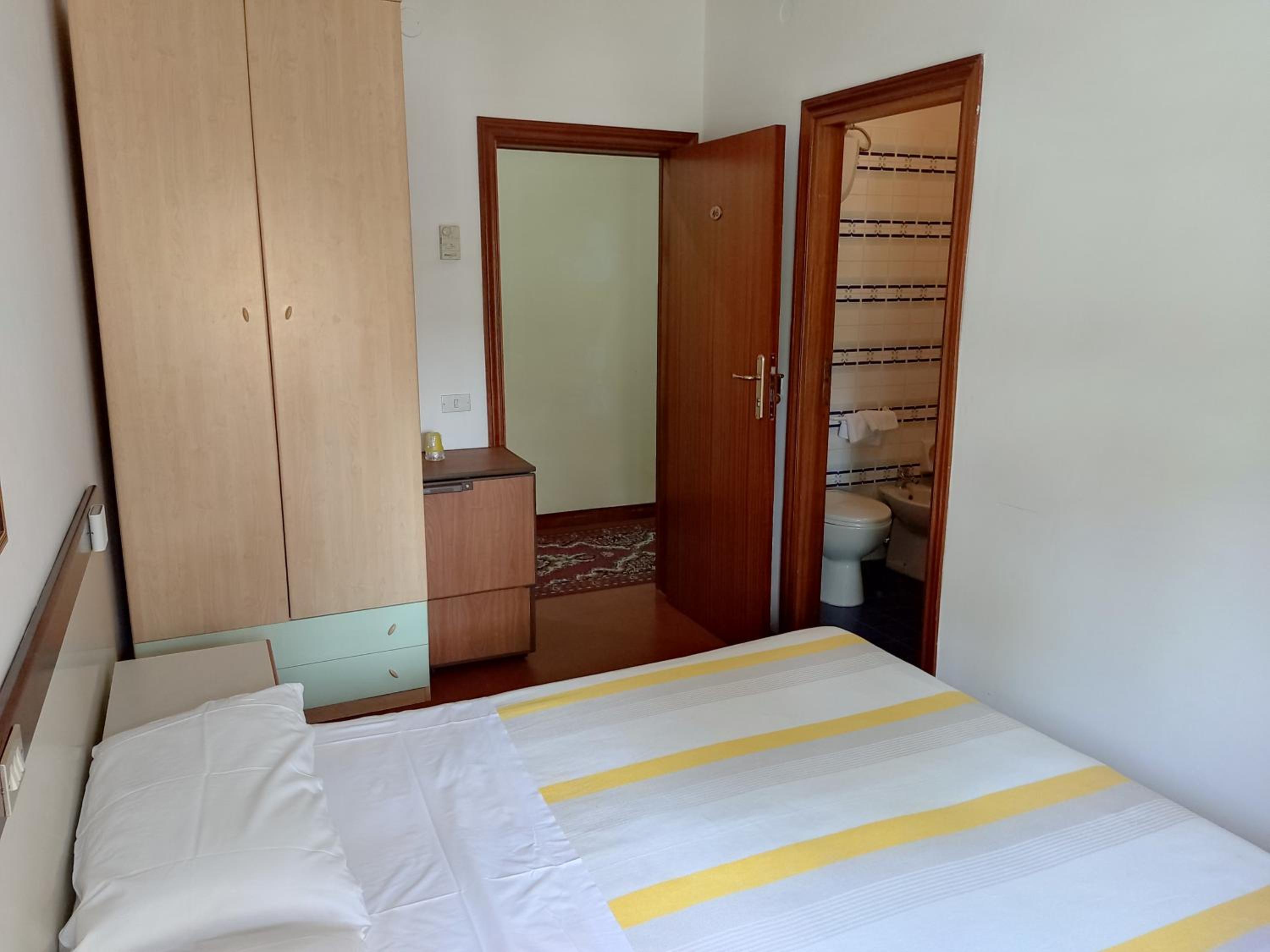 Single Room With Private Bathroom photo 3