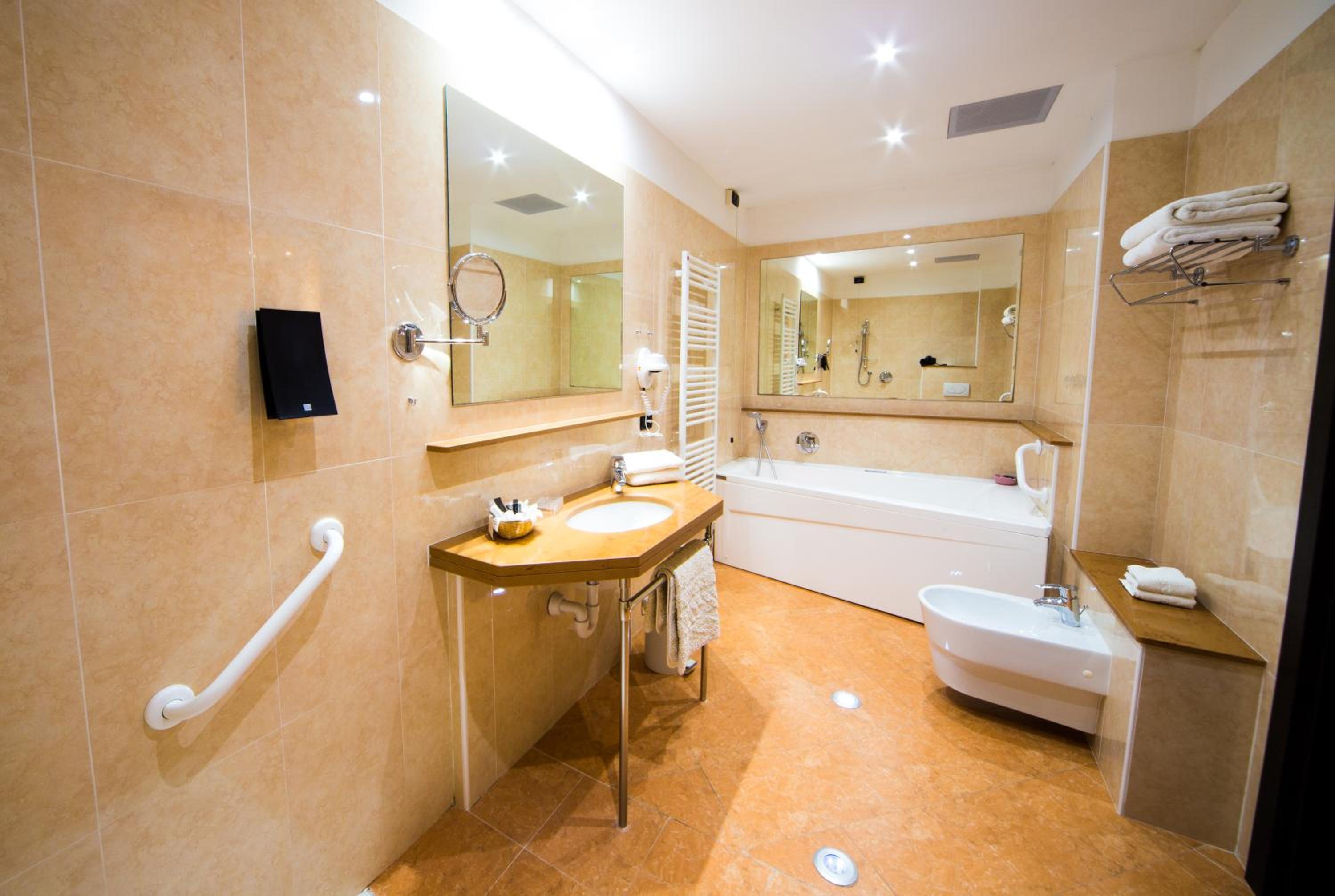 Standard Twin Room - Photo 7