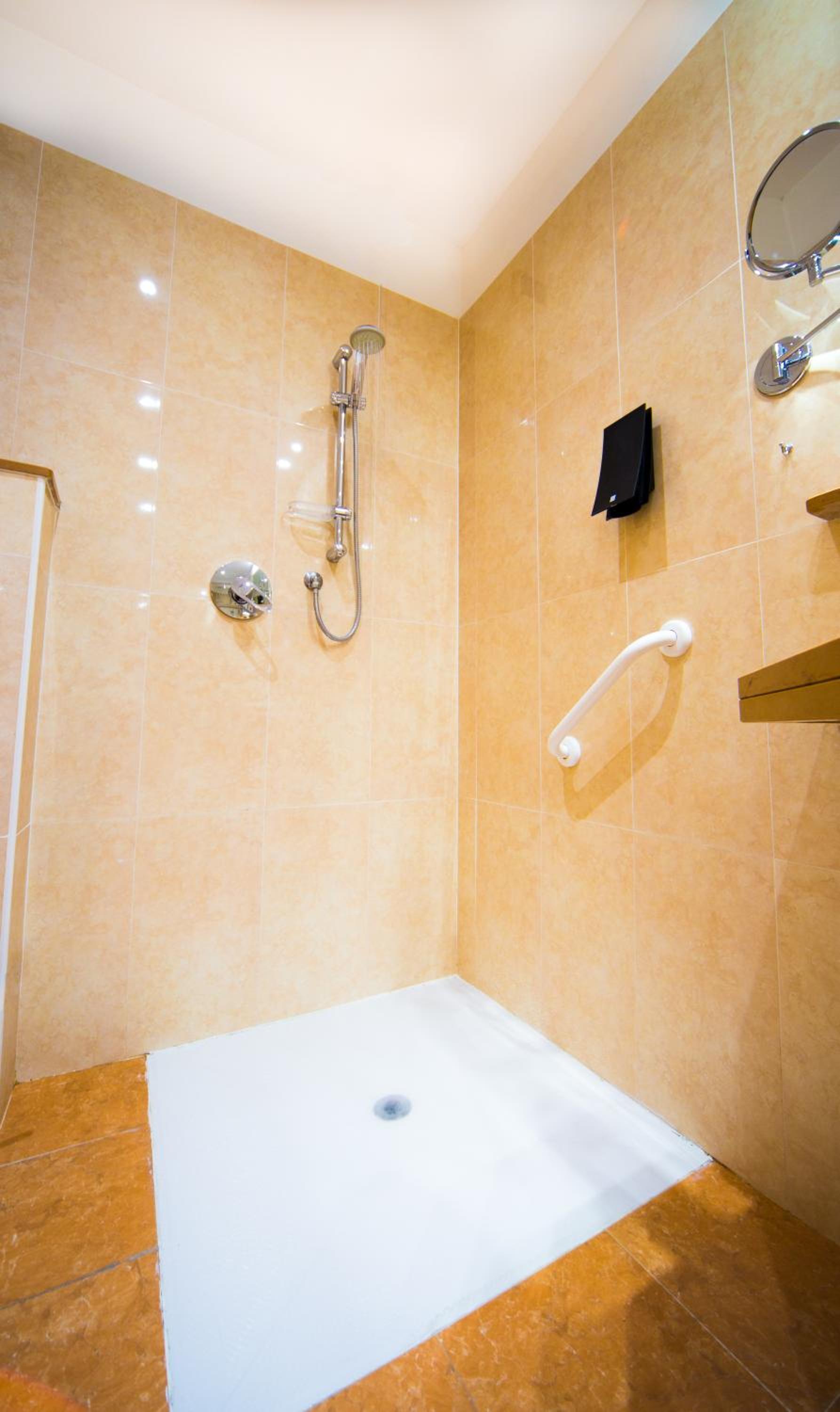 Standard Twin Room - Photo 5