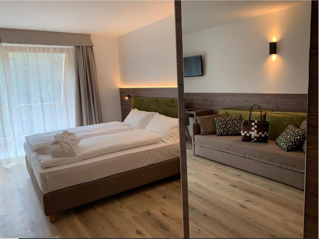 Junior Suite with Balcony photo 2