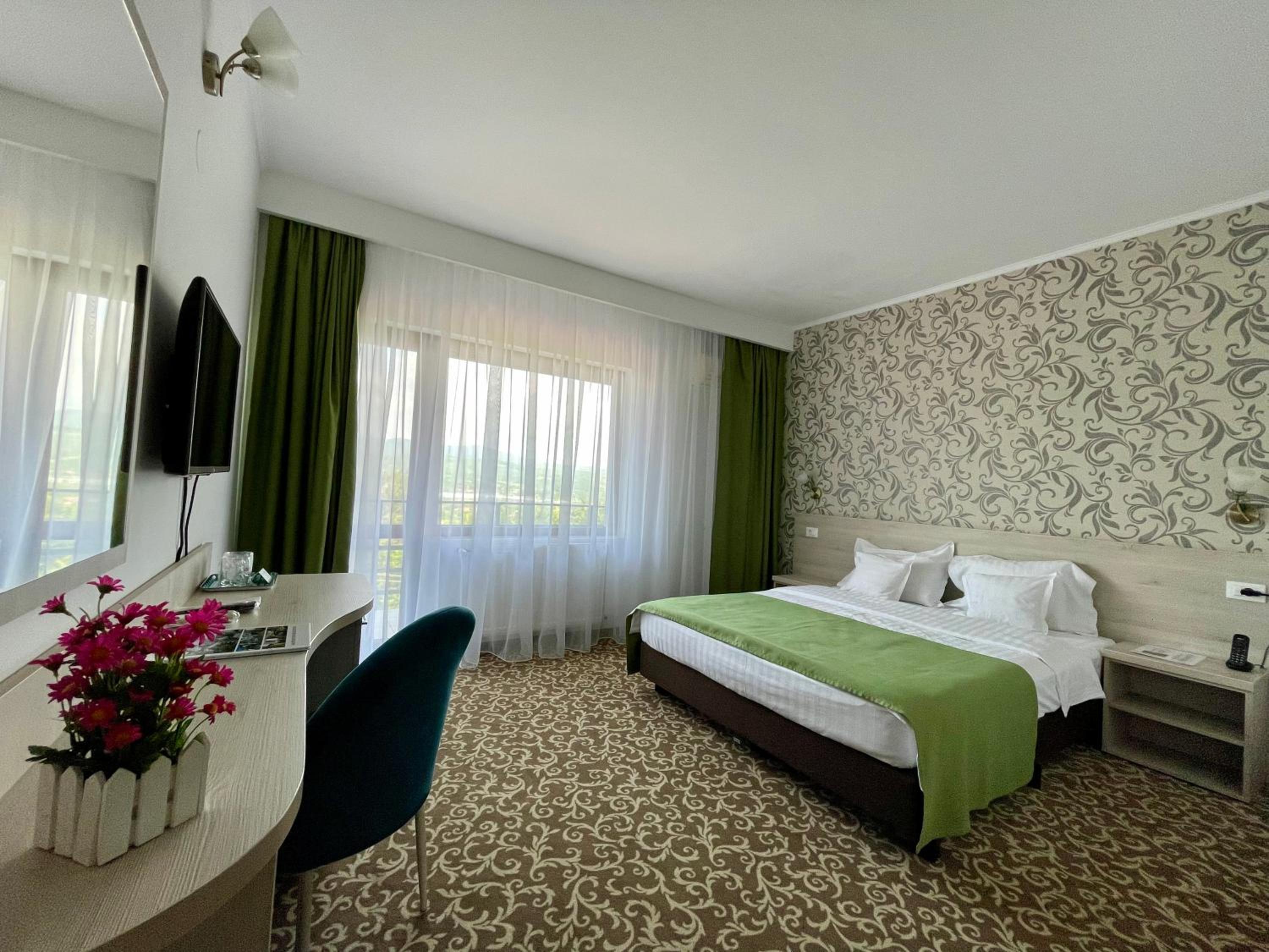 Double Room with Balcony - Photo 23