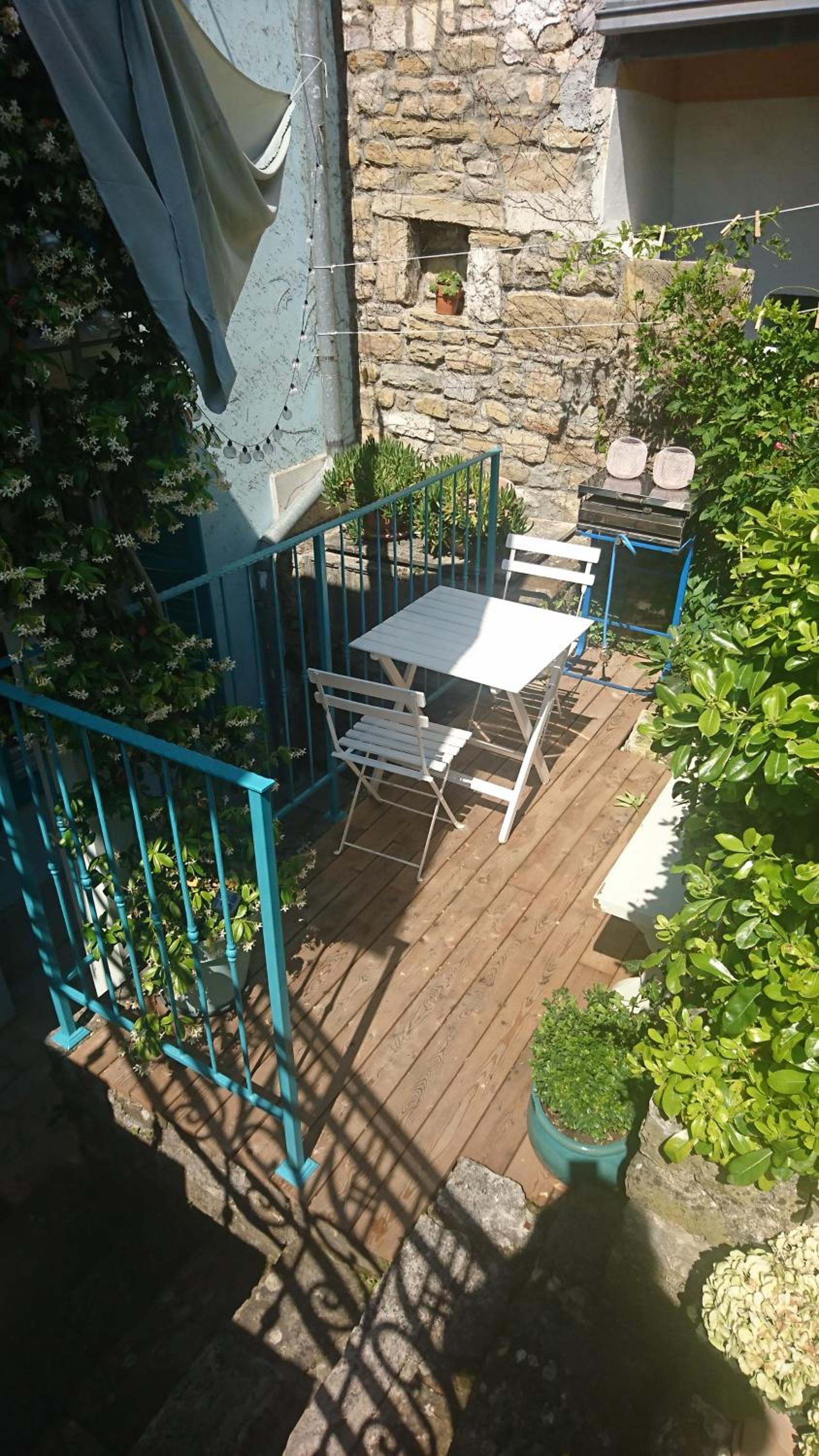 One-Bedroom Apartment - Photo 1