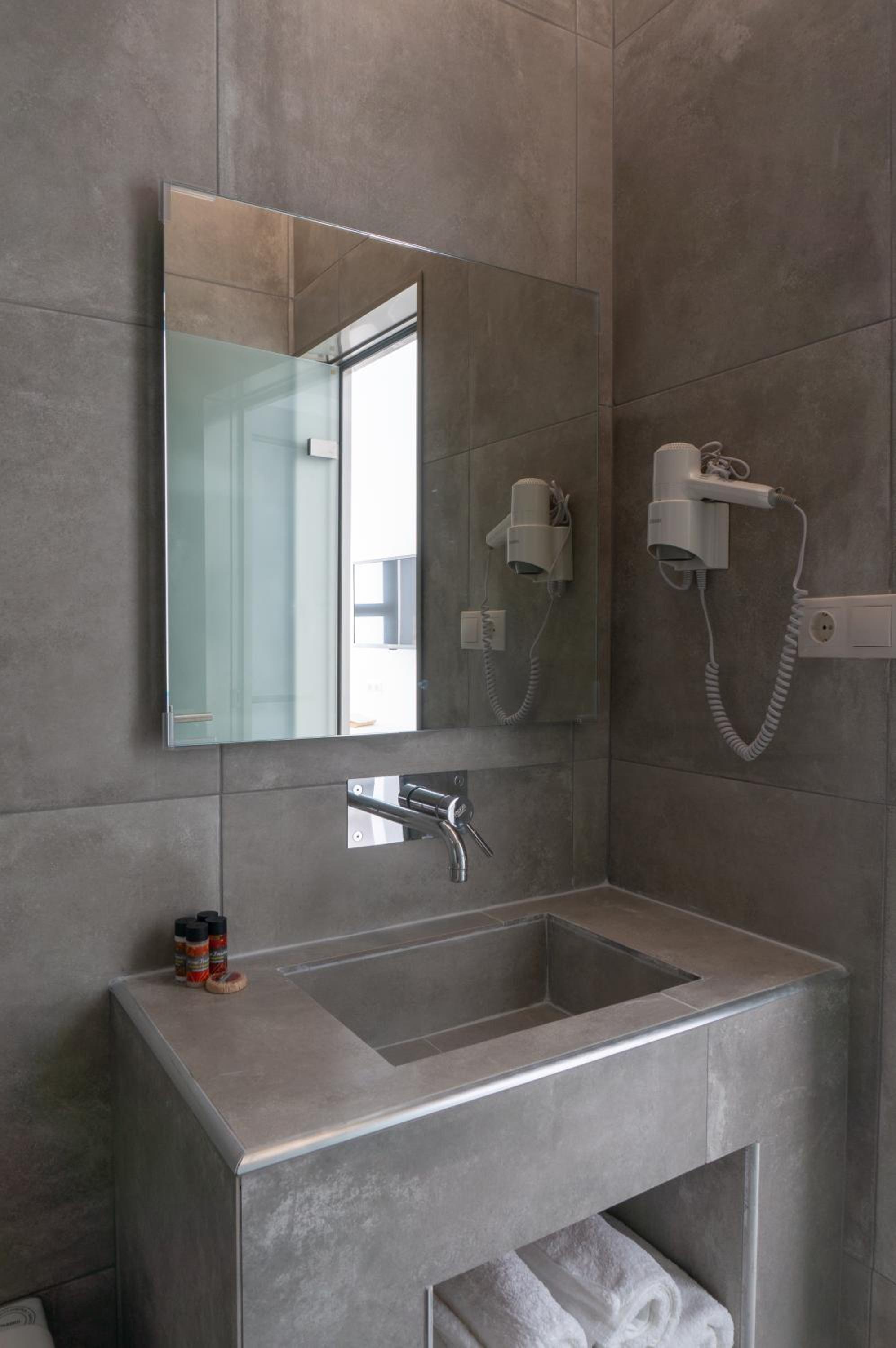Standard Double Room - Photo 10