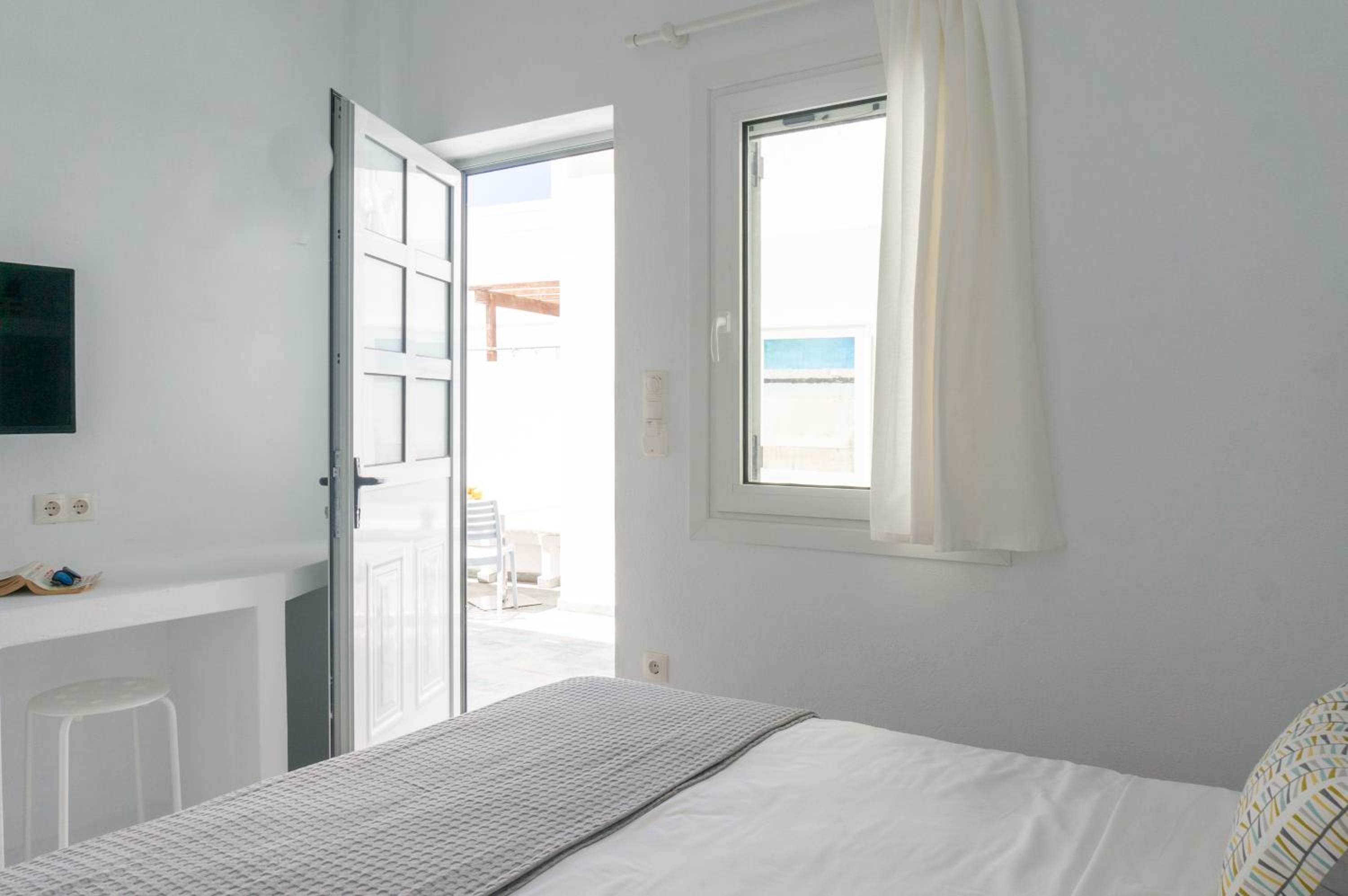 Standard Double Room - Photo 8