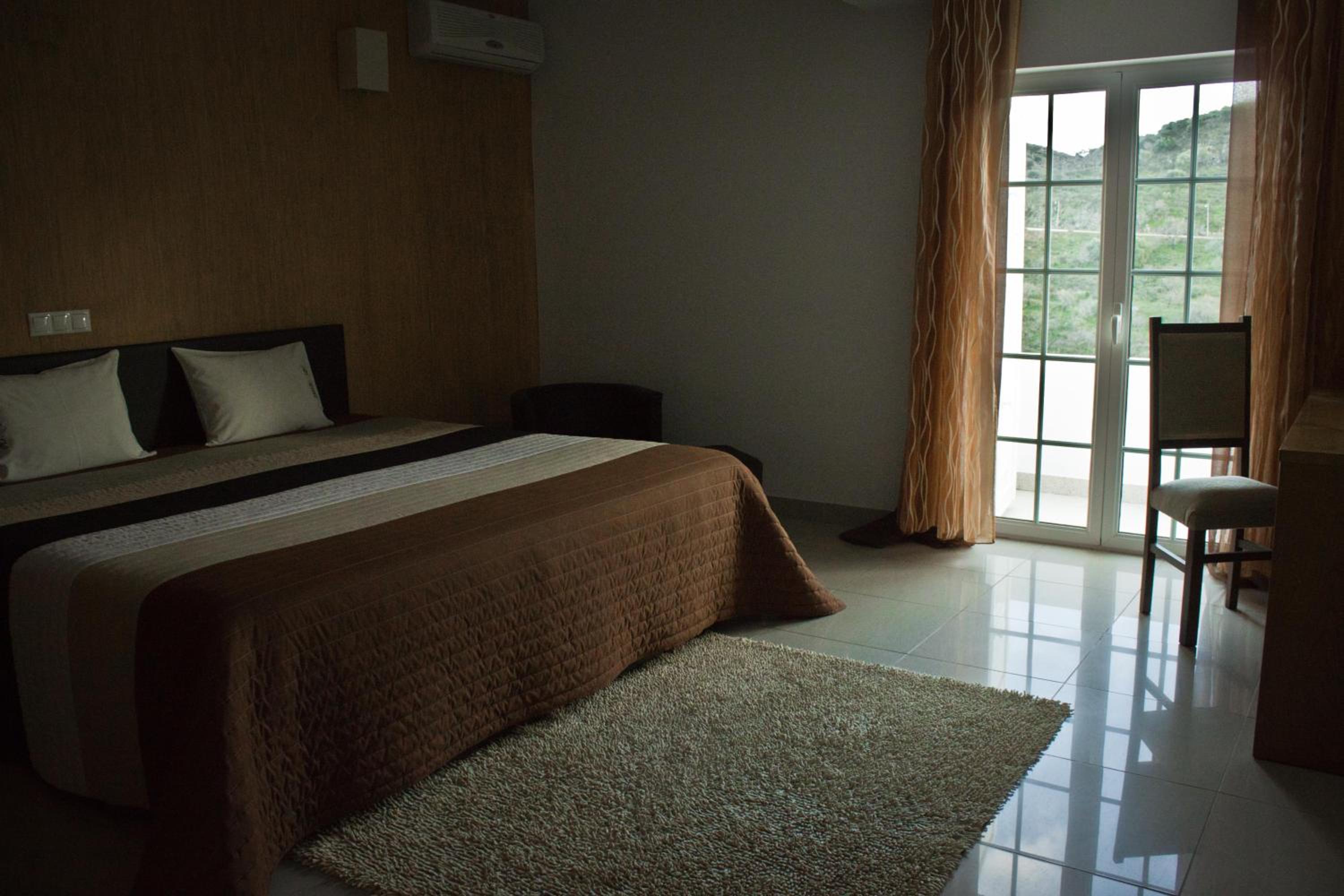 Family Room with Balcony and River View - Photo 14