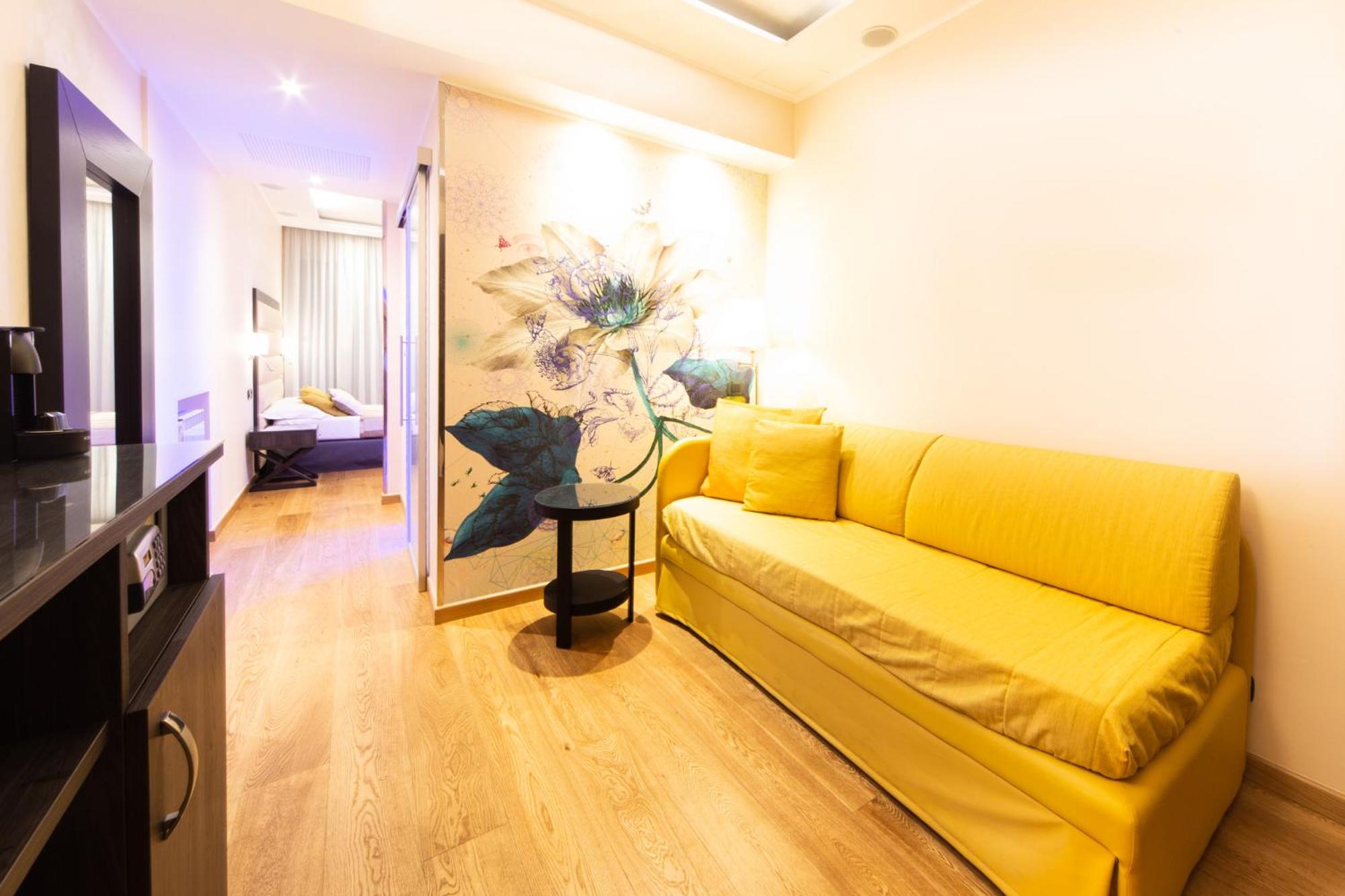 Junior Suite with Balcony and Pool View - Photo 24