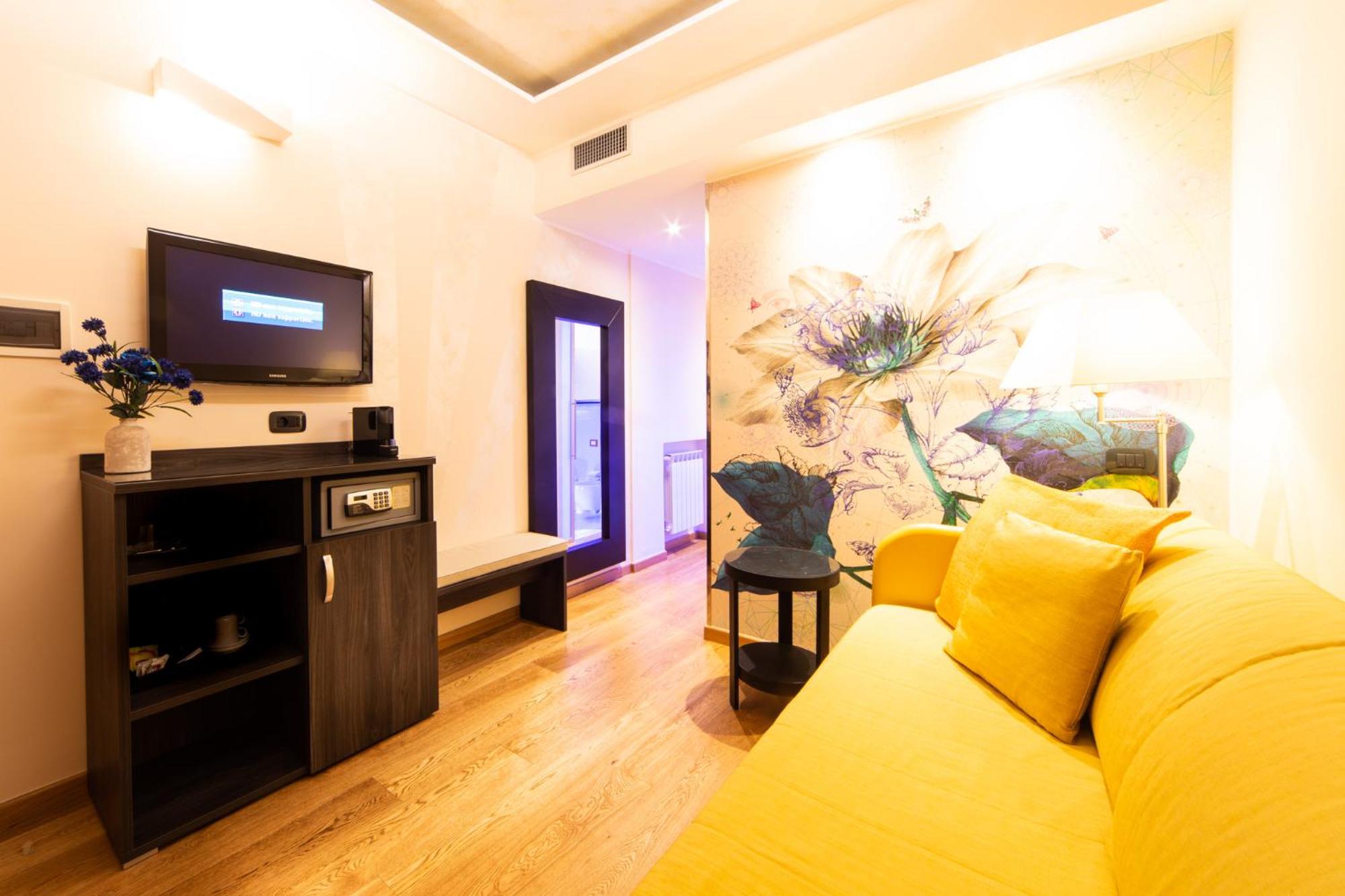 Junior Suite with Balcony and Pool View - Photo 22