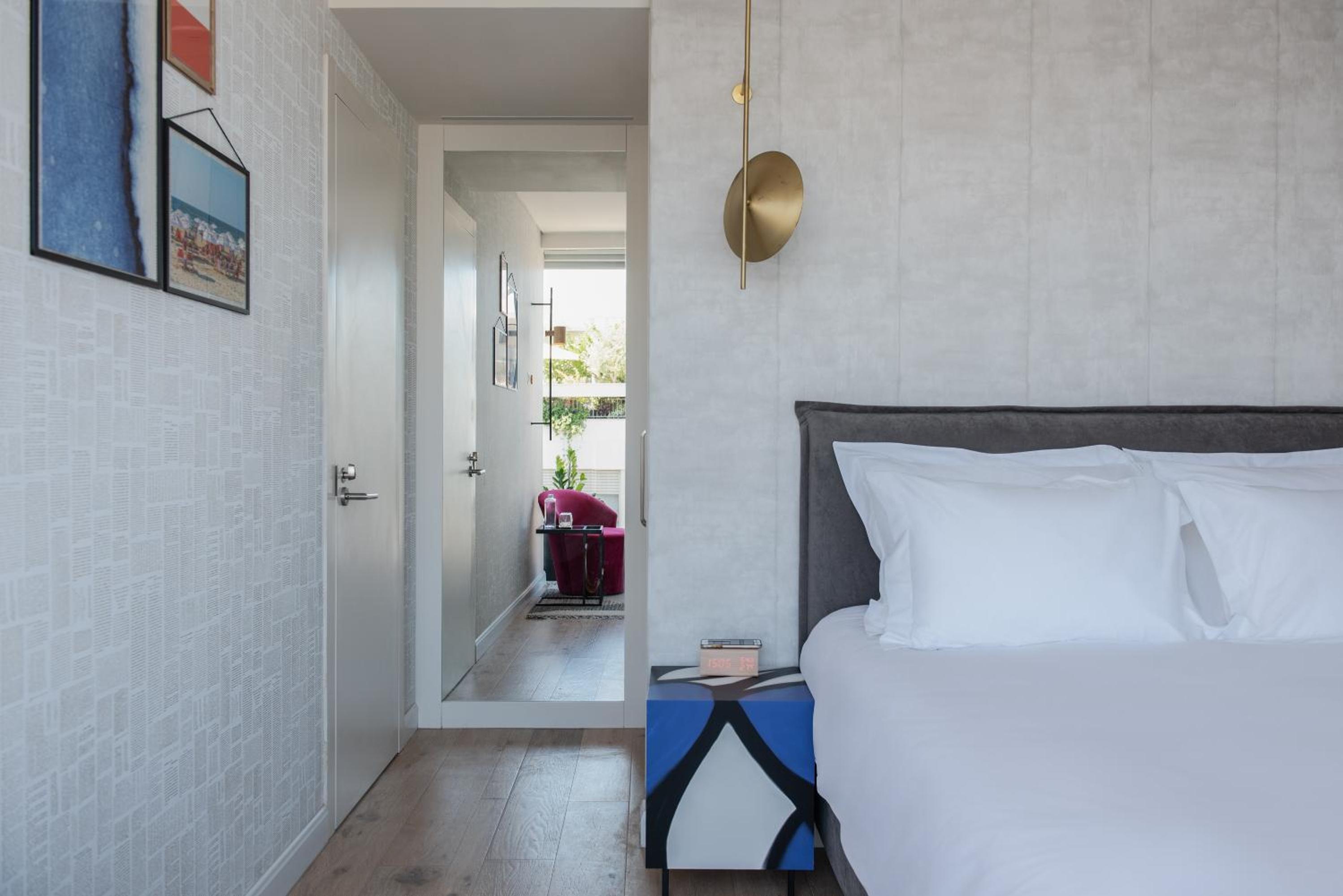 Deluxe Double Room with Standing Balcony - Photo 7
